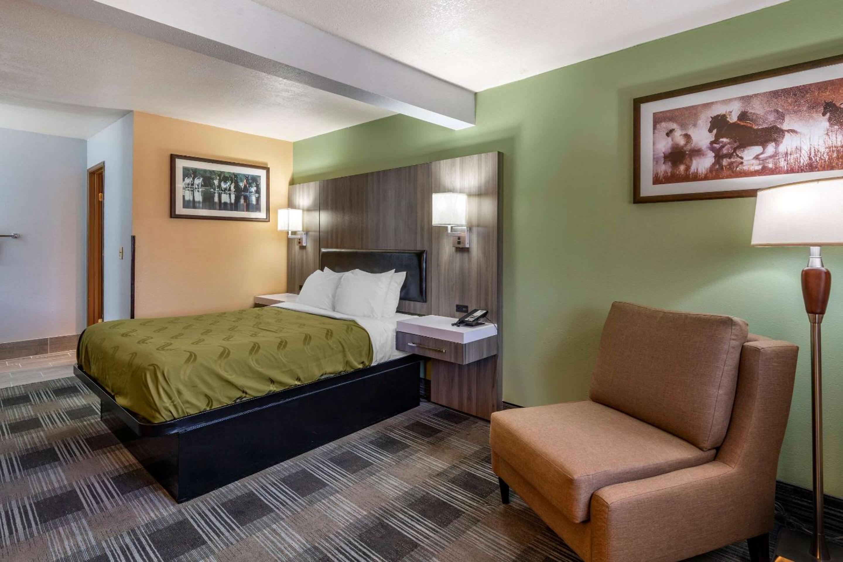 Queen Room - Non Smoking - Photo 1