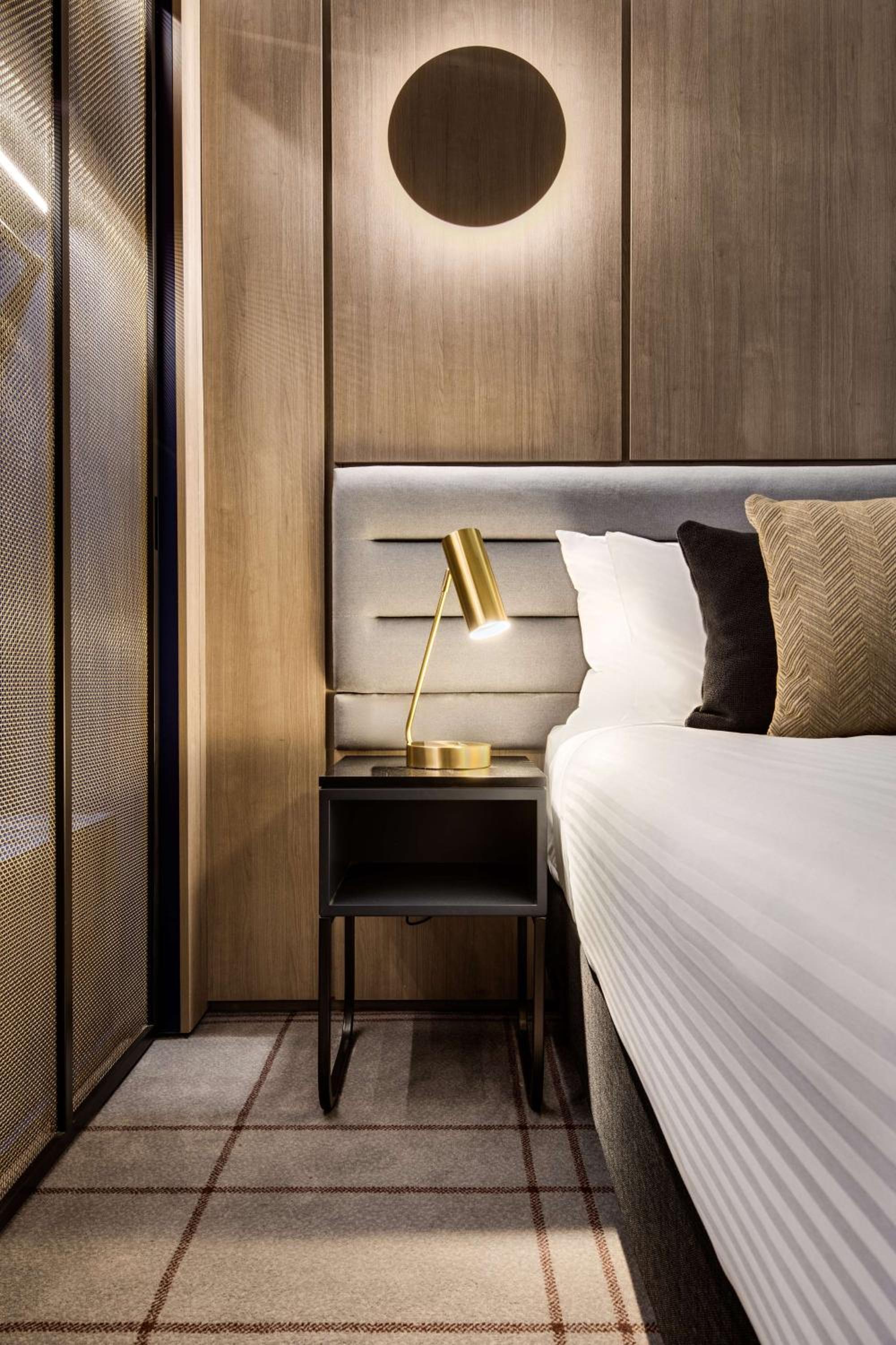 Deluxe Double Room thumbnail 6