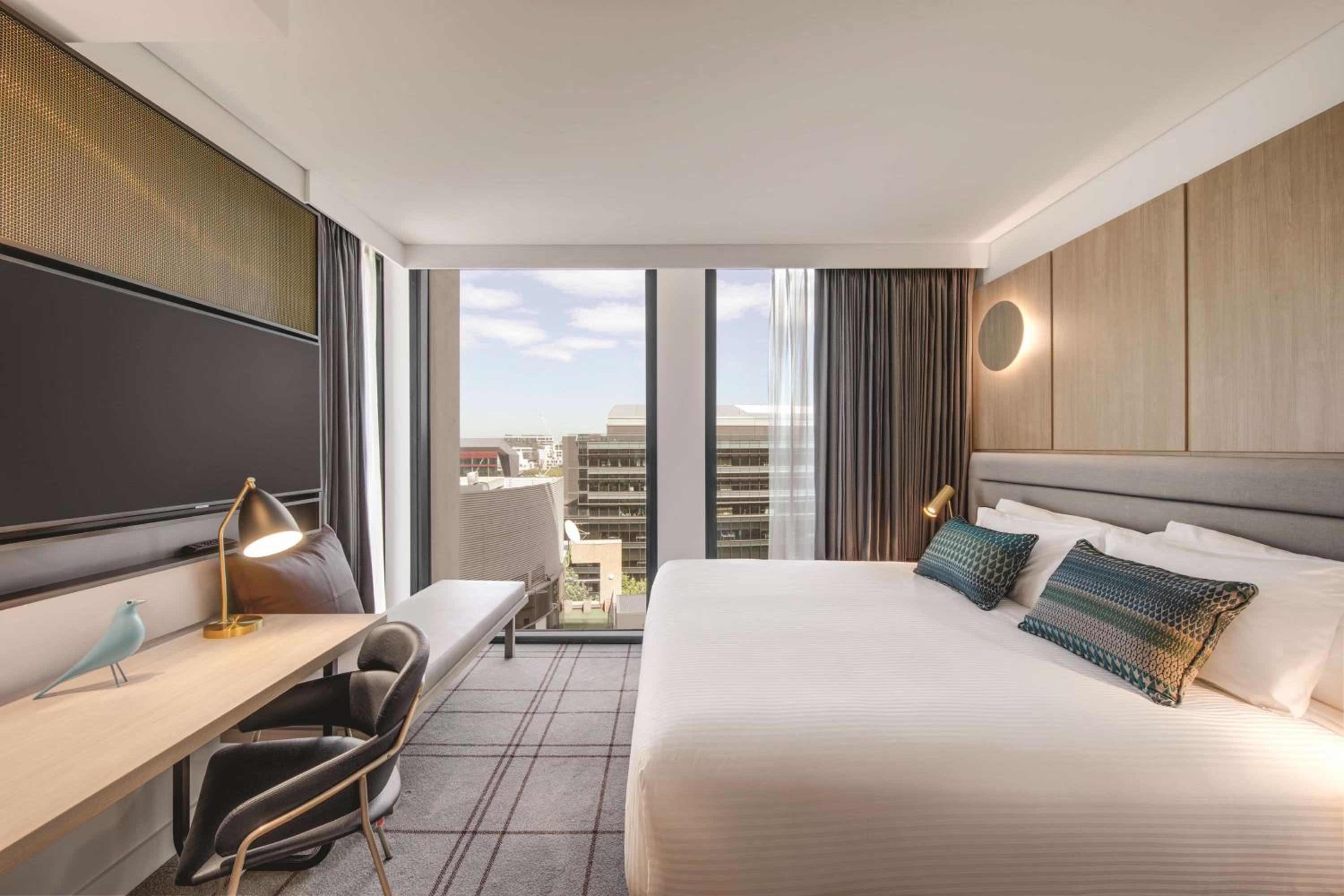 Deluxe Double Room thumbnail 6