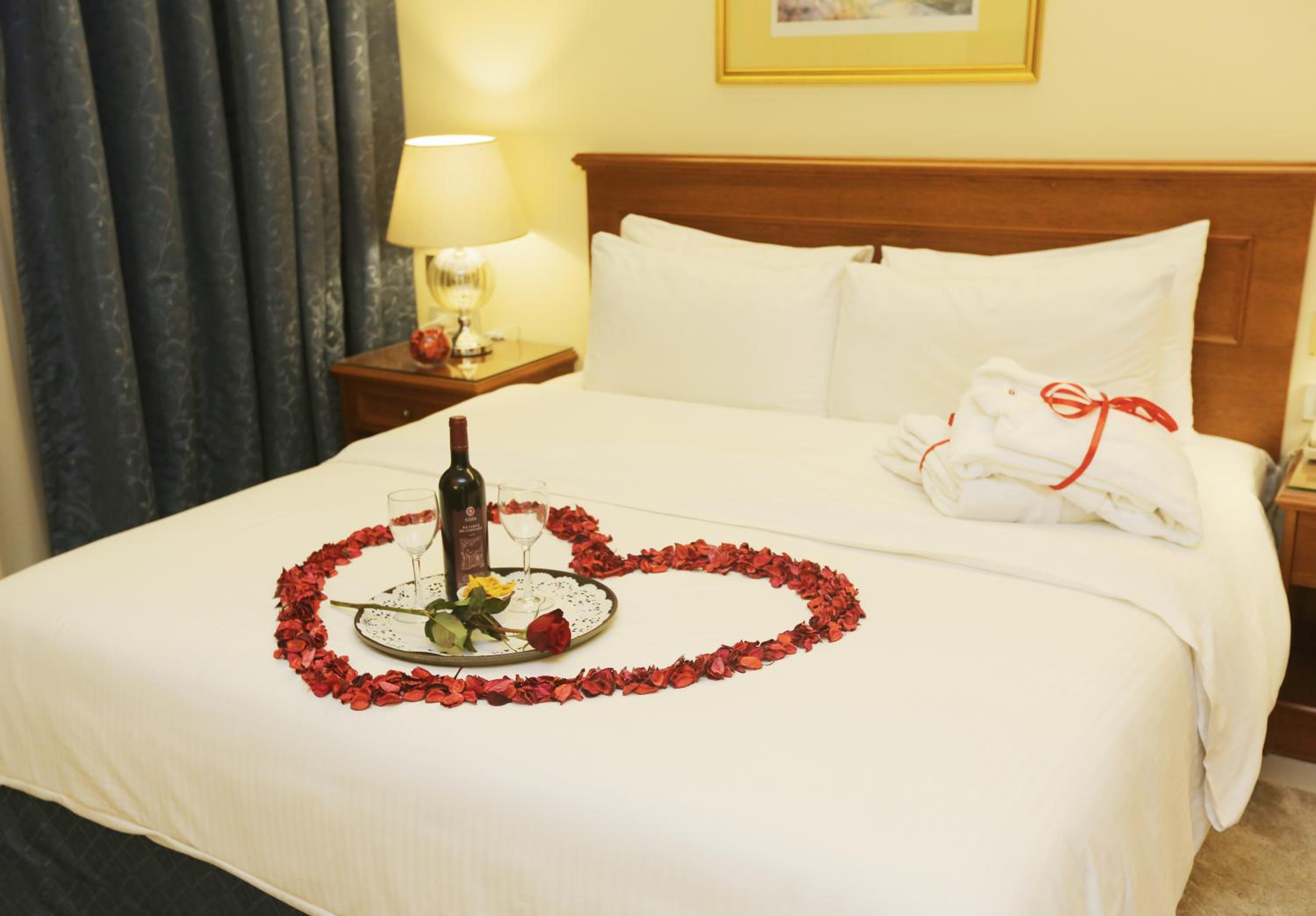Honeymoon Suite with Sea View photo 2