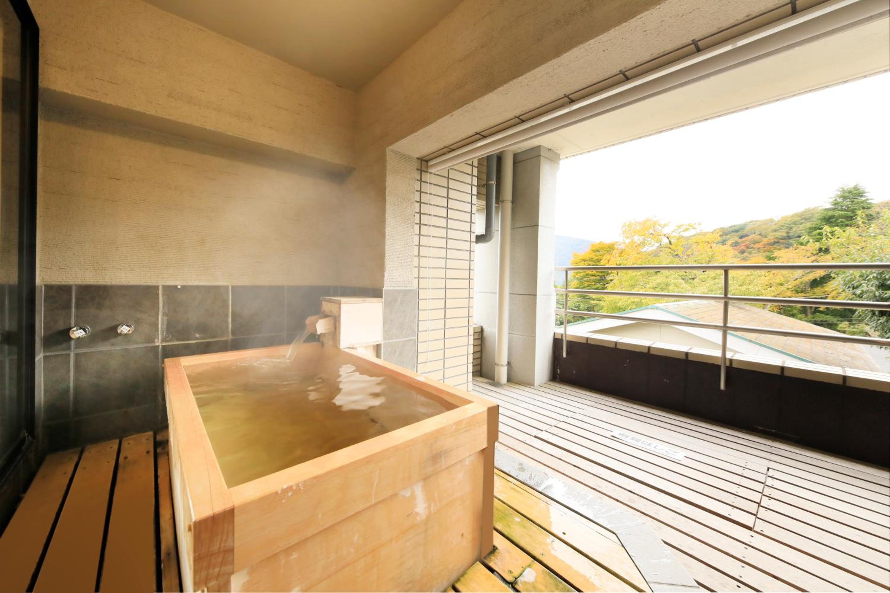 Quadruple Room with Private Bathroom - Photo 3