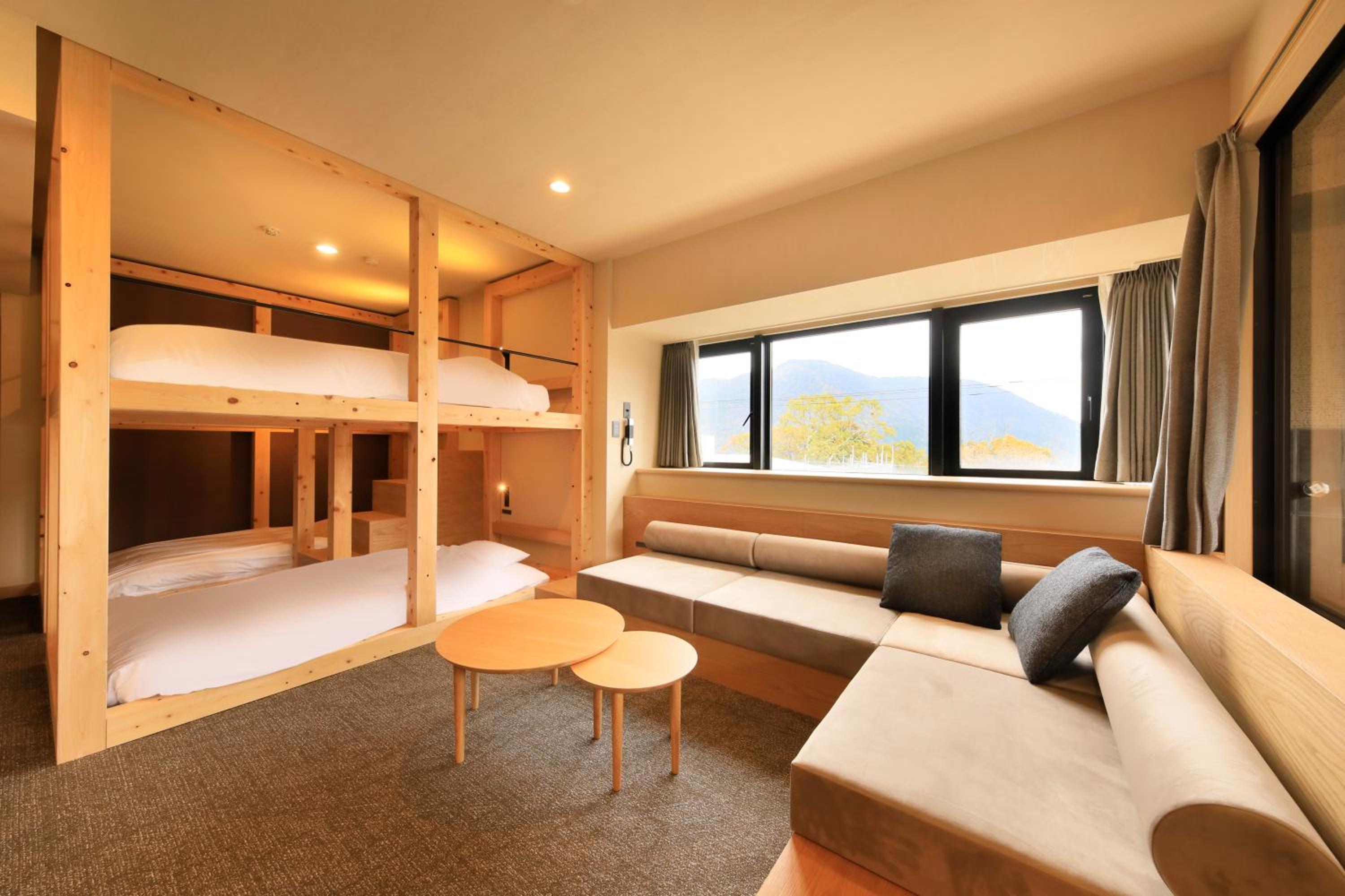Quadruple Room with Private Bathroom - Photo 2