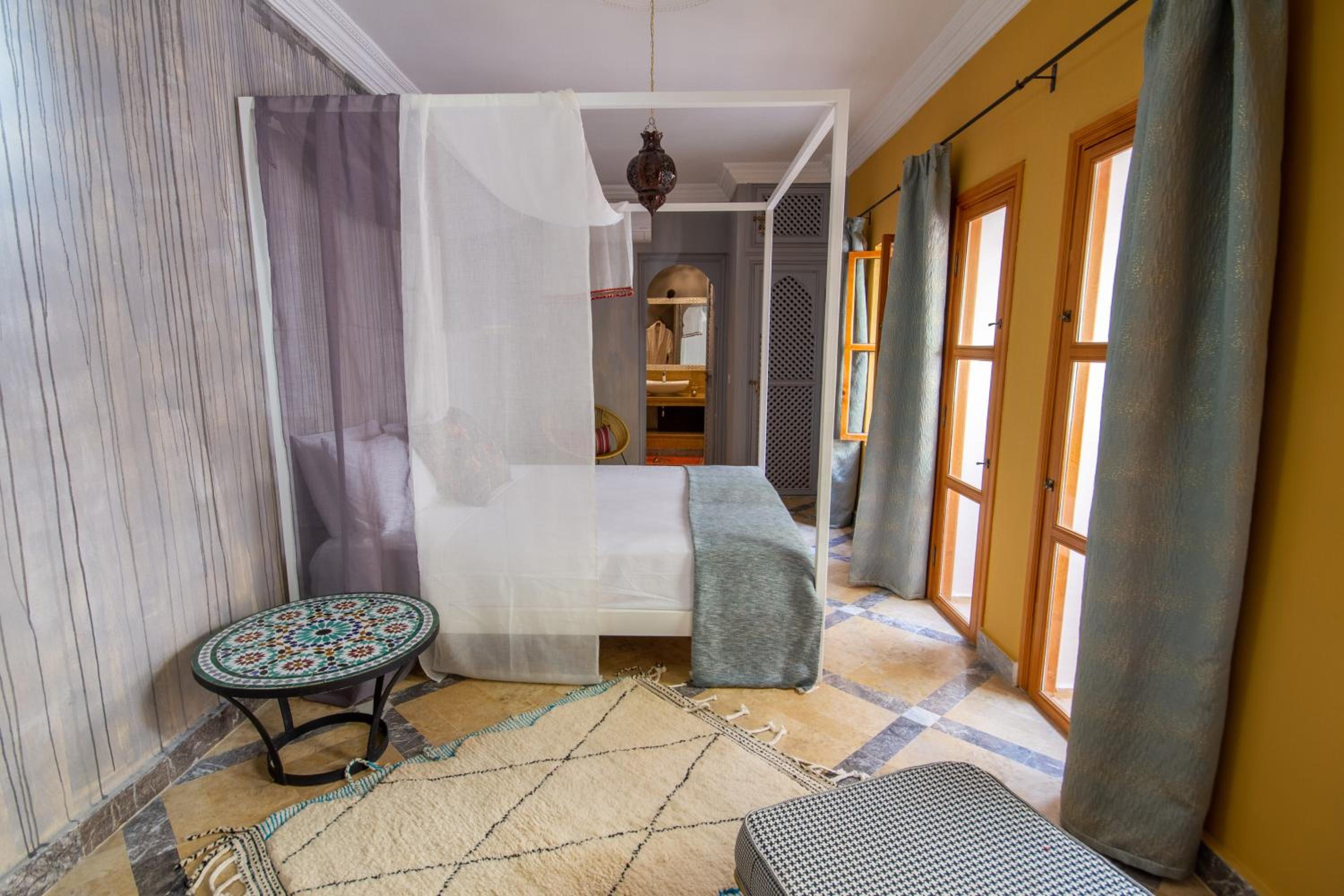 Deluxe King Room - Photo 5