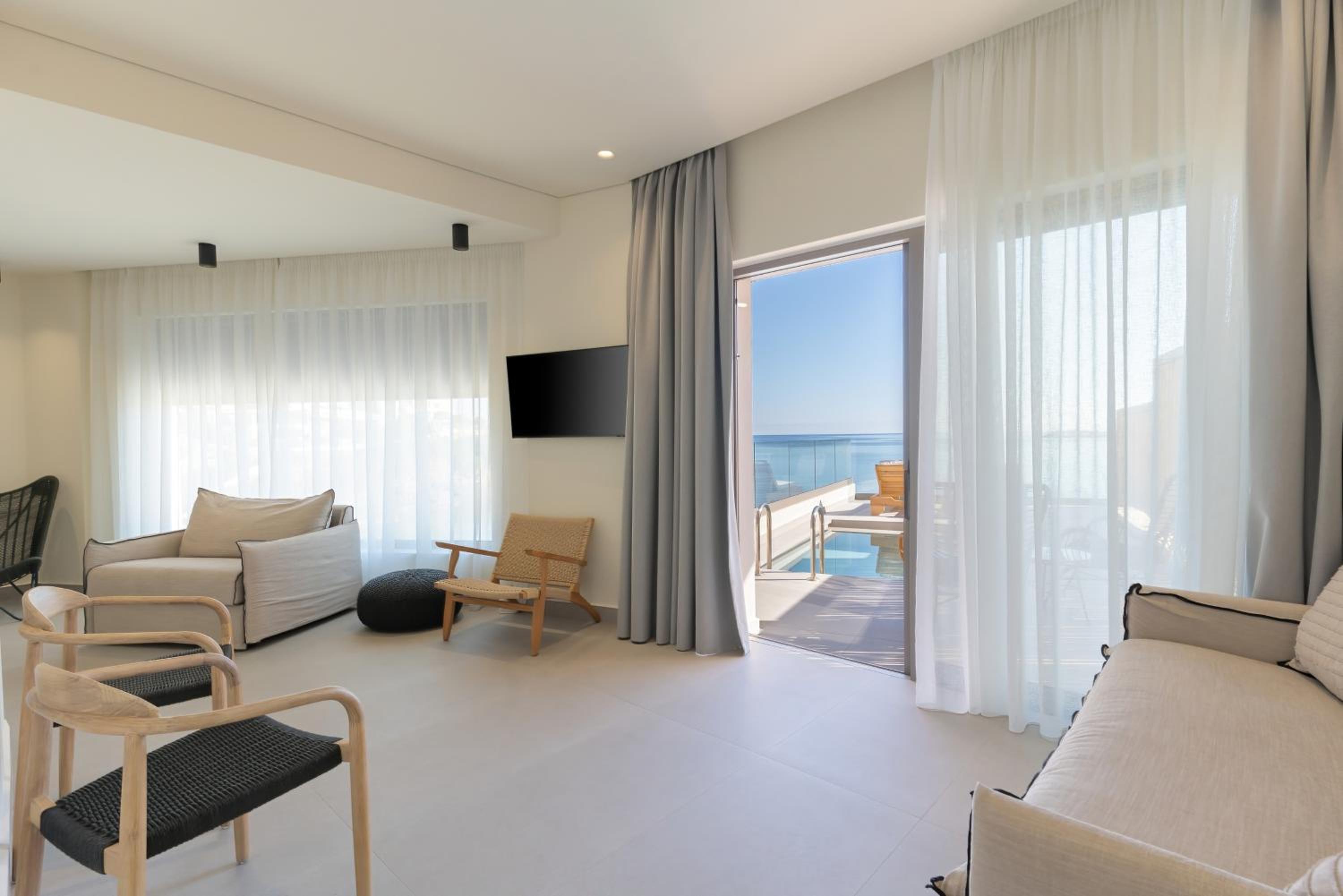 One-Bedroom Suite Sea Front with Private Pool