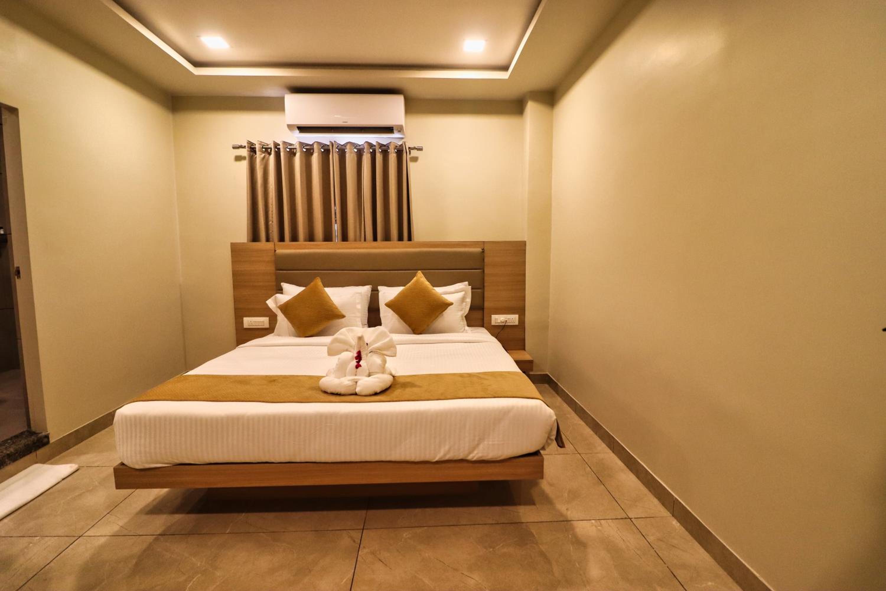Superior Double Room: 15% off on F&B and Laundry, Early check-in upto 3 hrs