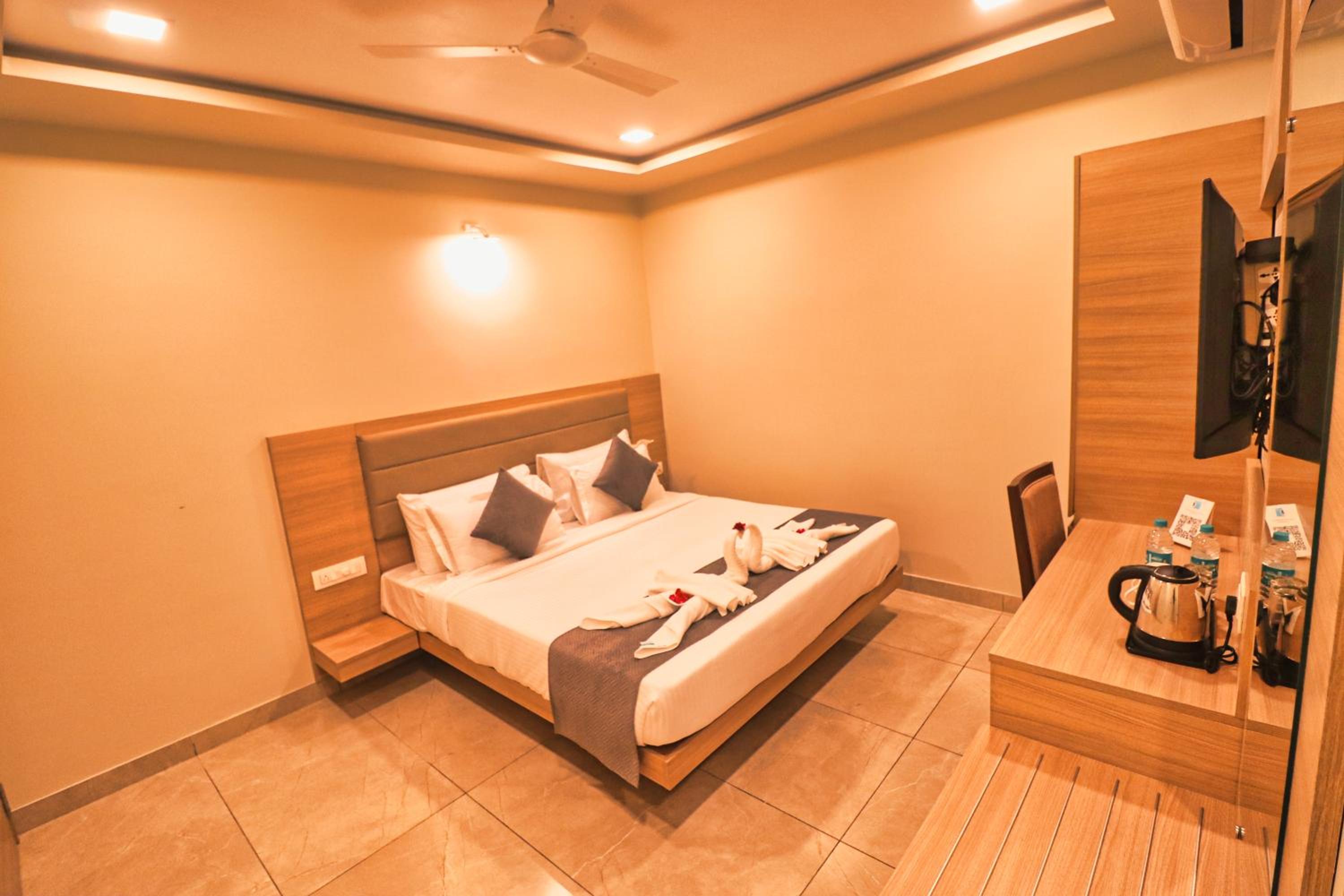 Deluxe Room: 15% off on F&B and Laundry, Early check-in upto 3 hrs   photo 2
