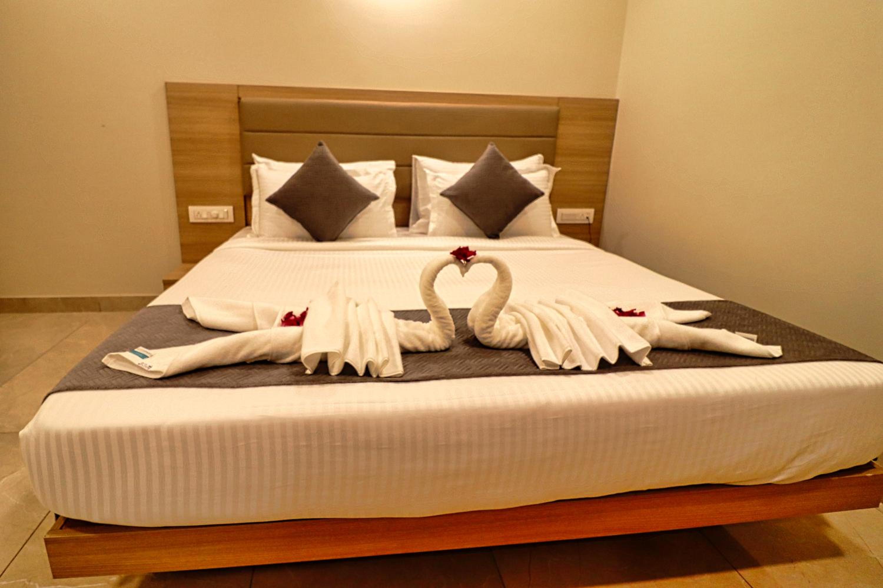 Deluxe Room: 15% off on F&B and Laundry, Early check-in upto 3 hrs   photo 3
