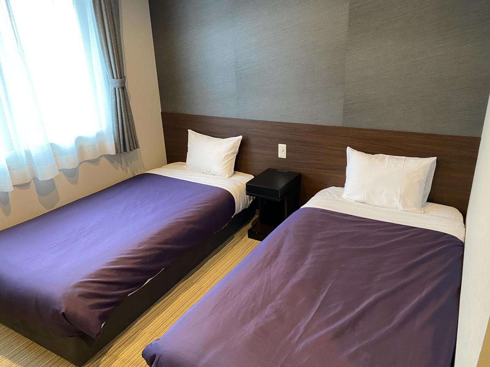 Small Twin Room - Non-Smoking - Photo 1