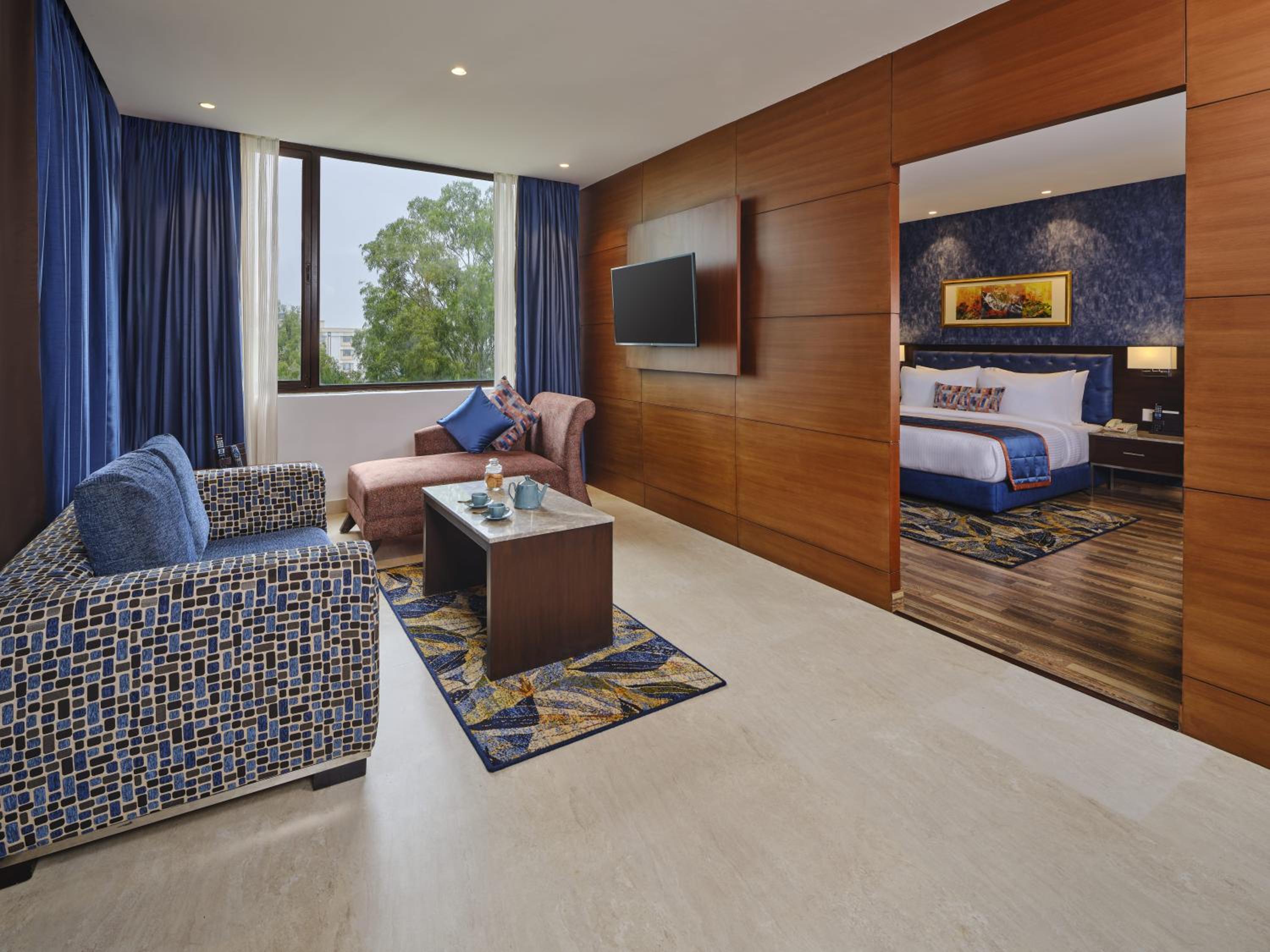 Family Suite with Complimentary taxi stand transfer to Banganga/ Helipad , 15% off on Spa ( 30 min ), 15% off on F&B, 20% off on laundry per room per stay - Photo 1
