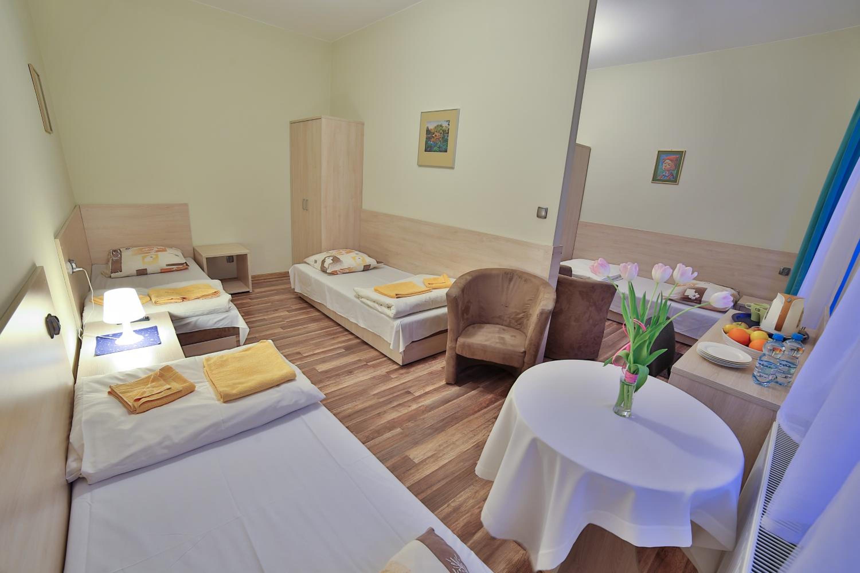 Quadruple Room - Photo 5