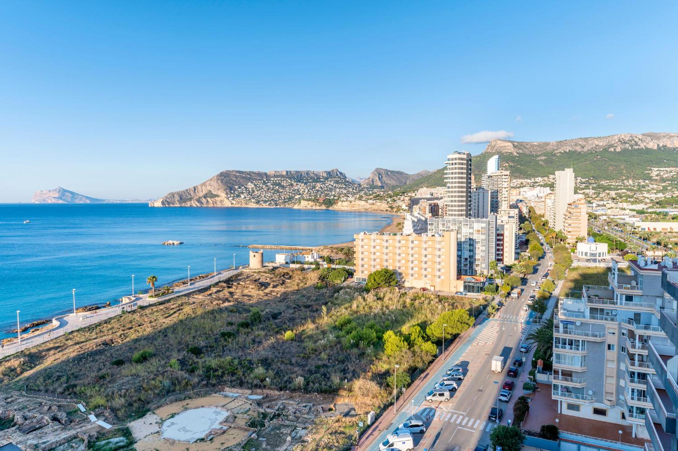One-Bedroom Apartment with Sea View (5 Adults)