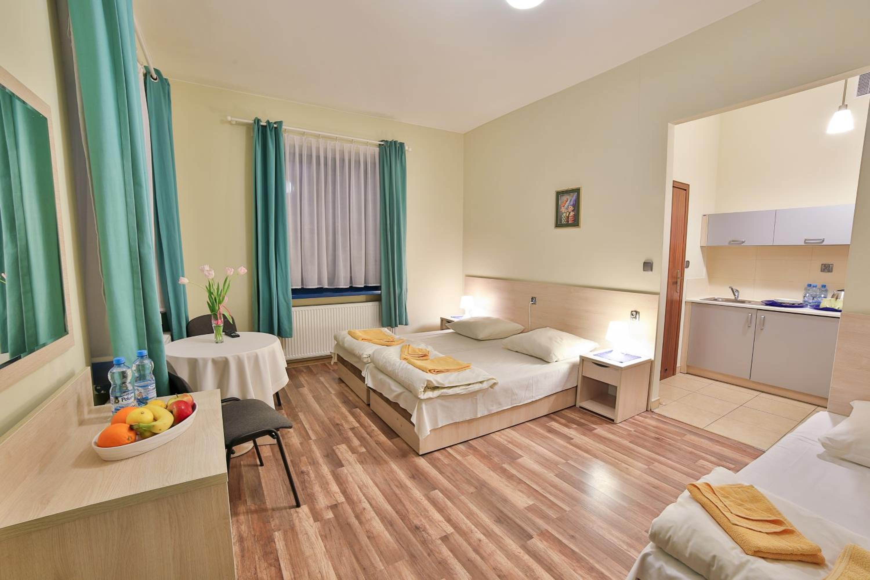 Quadruple Room - Photo 1