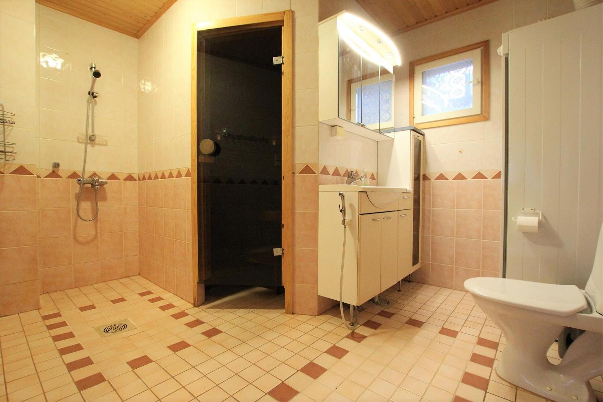 Three-Bedroom Apartment - Photo 4
