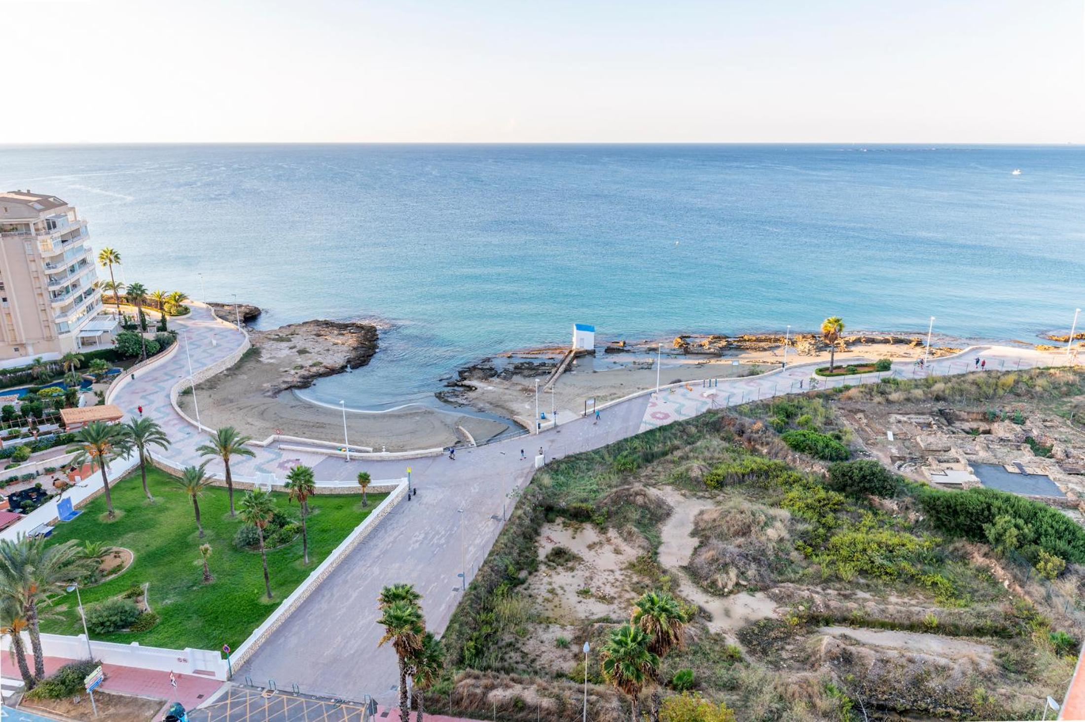 One-Bedroom Apartment with Sea View (3 Adults) photo 2