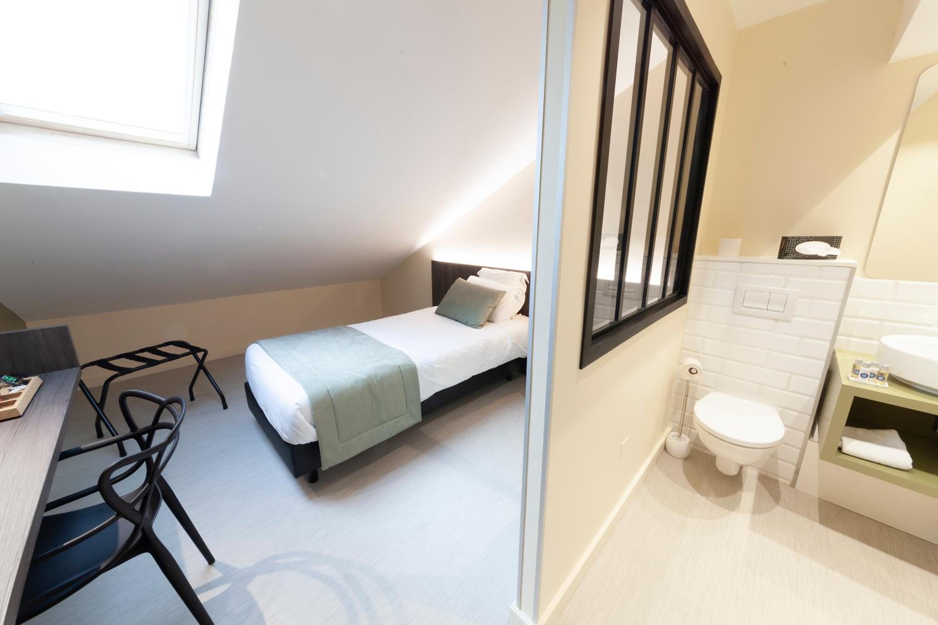 1 Single Bed, Non Smoking - Photo 3