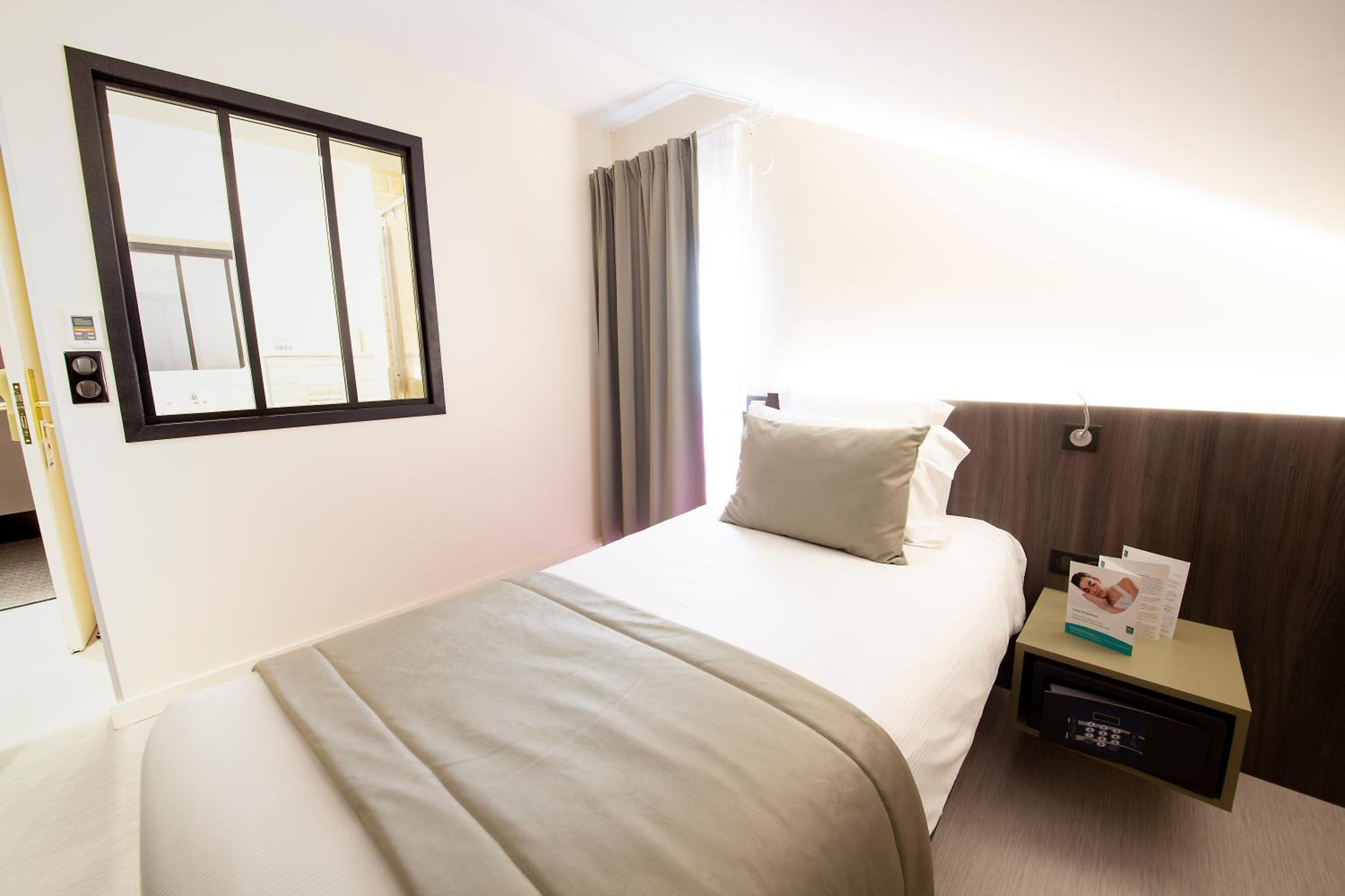 1 Single Bed, Non Smoking - Photo 1