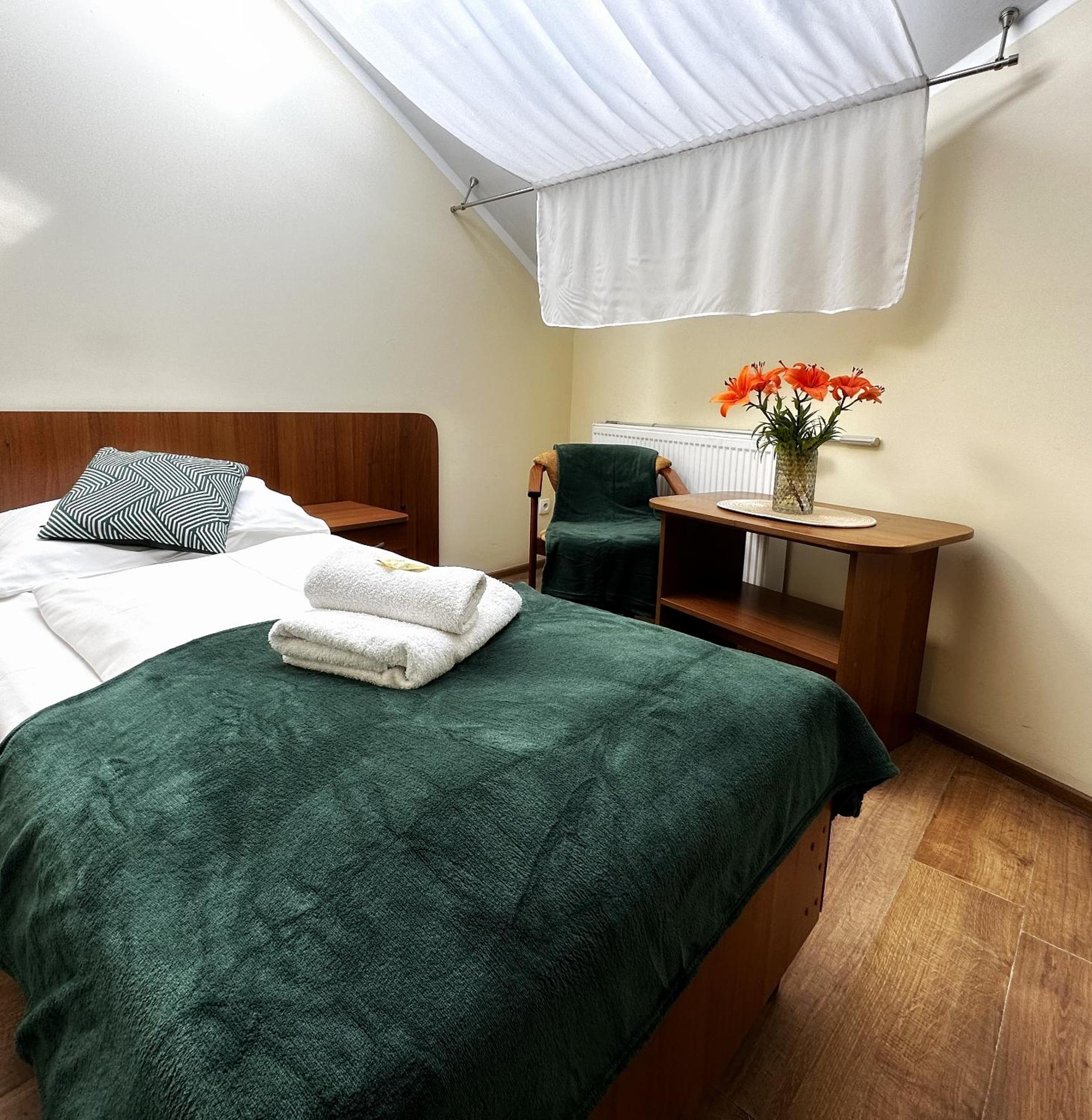 Economy Twin Room without Balcony - Attic - Photo 8