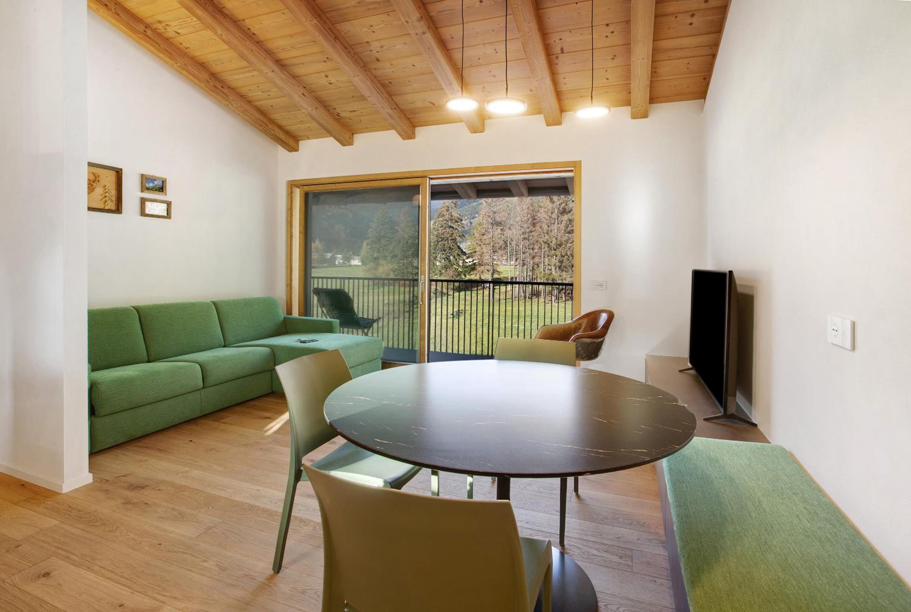 Two-Bedroom Deluxe Apartment with Balcony
