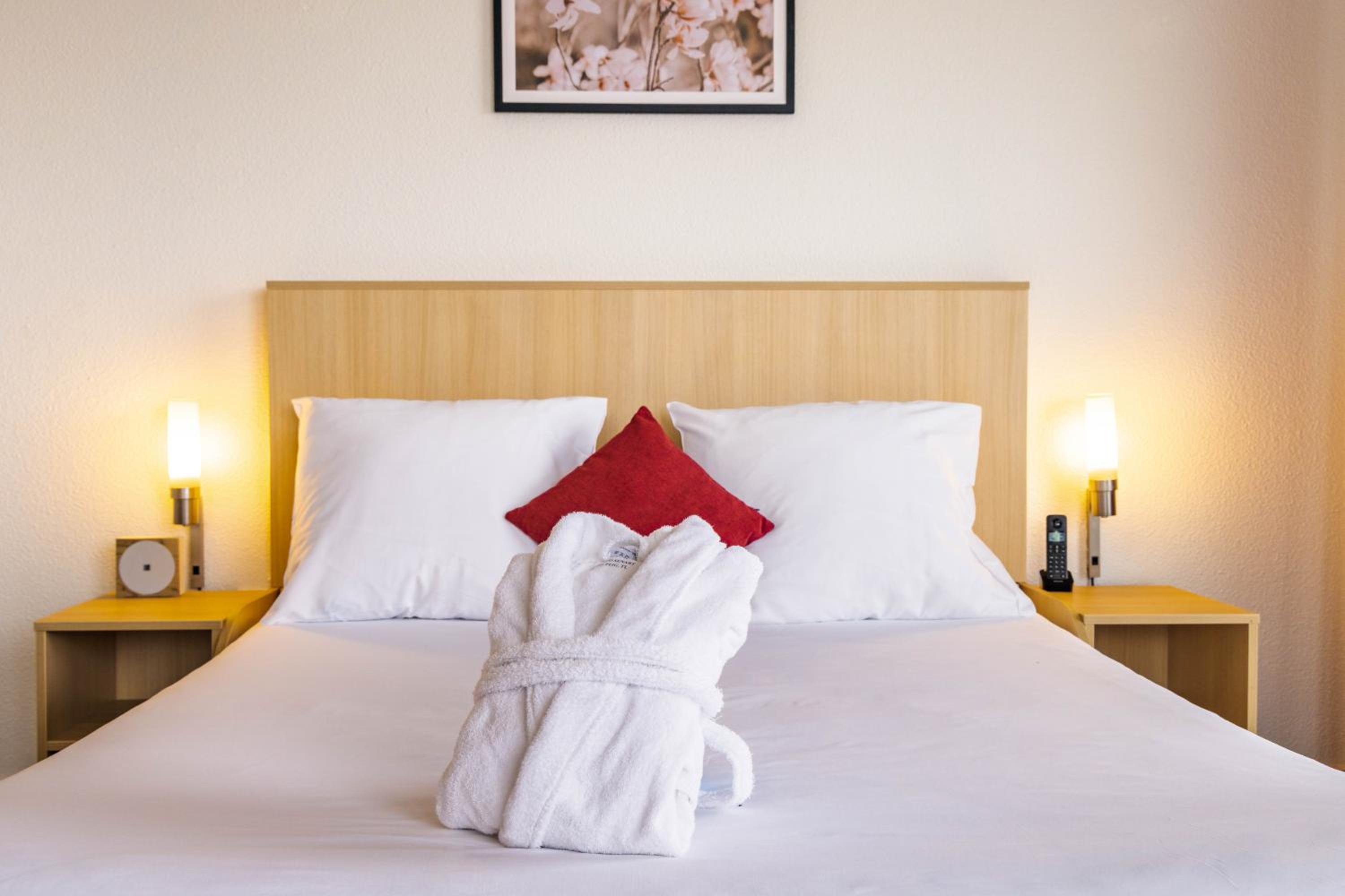 Suite with Double Bed and Balcony - Photo 9