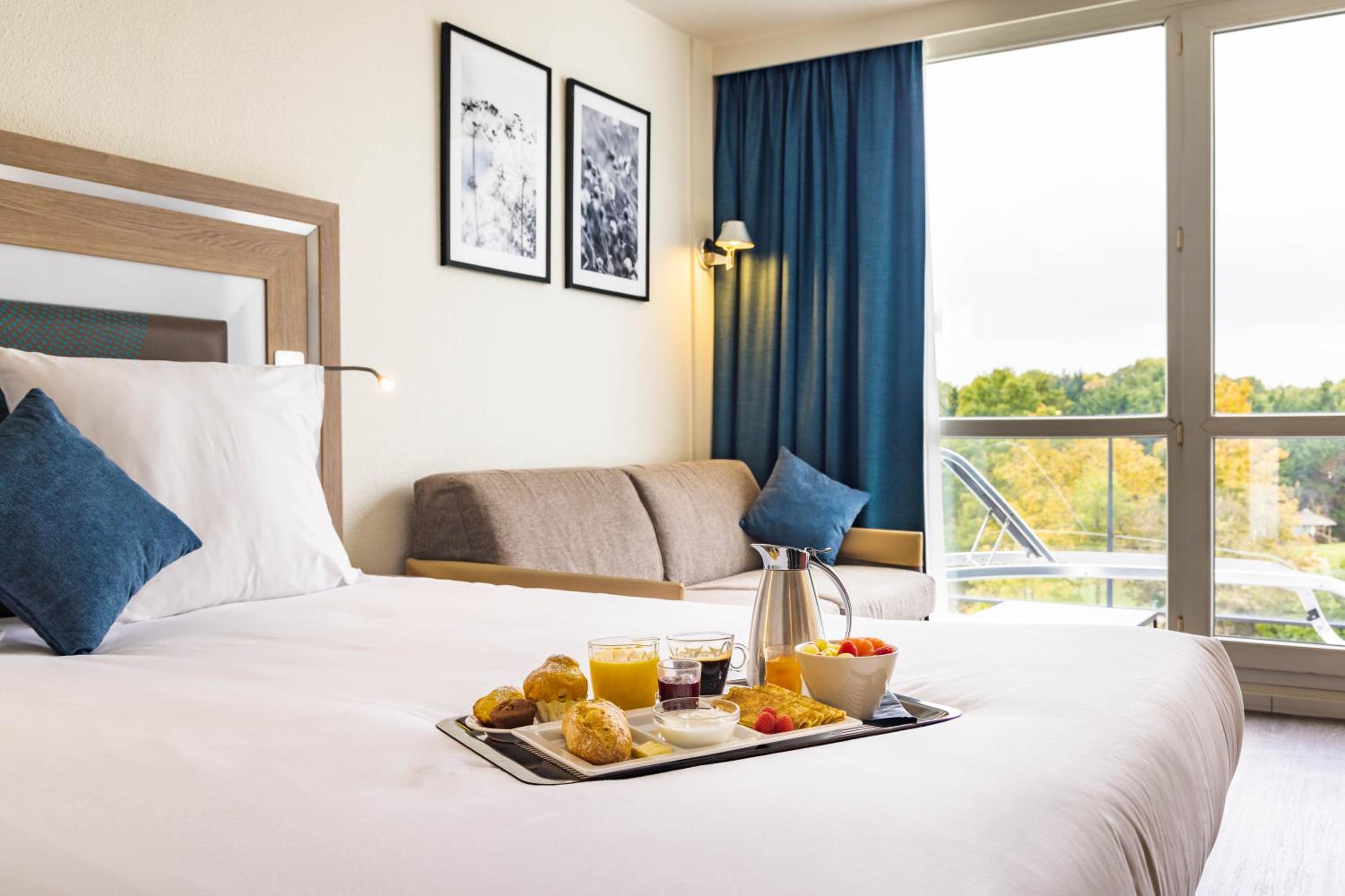 Standard Double Room with Sofa Bed and Balcony - Photo 4