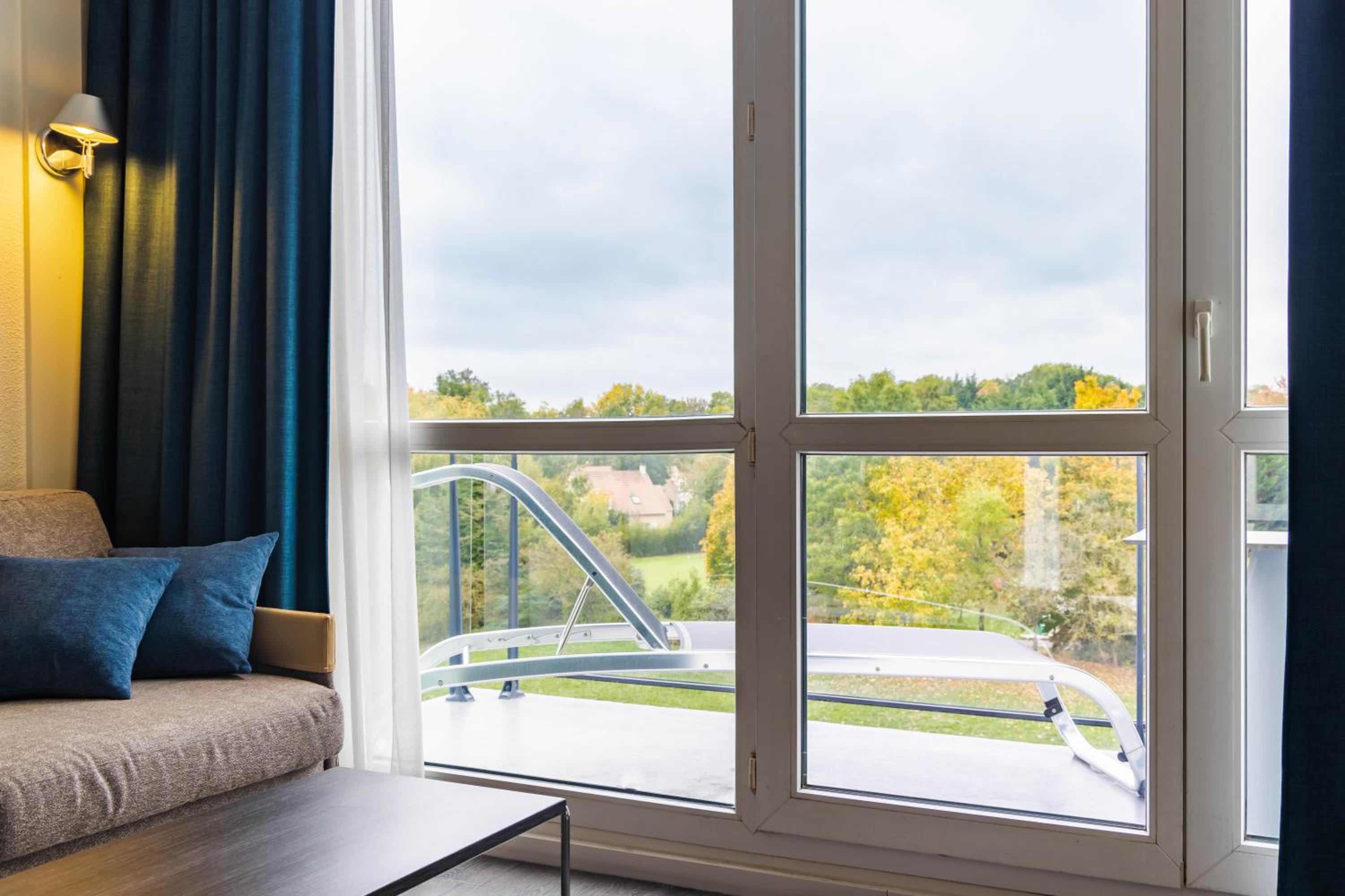 Standard Double Room with Sofa Bed and Balcony - Photo 3