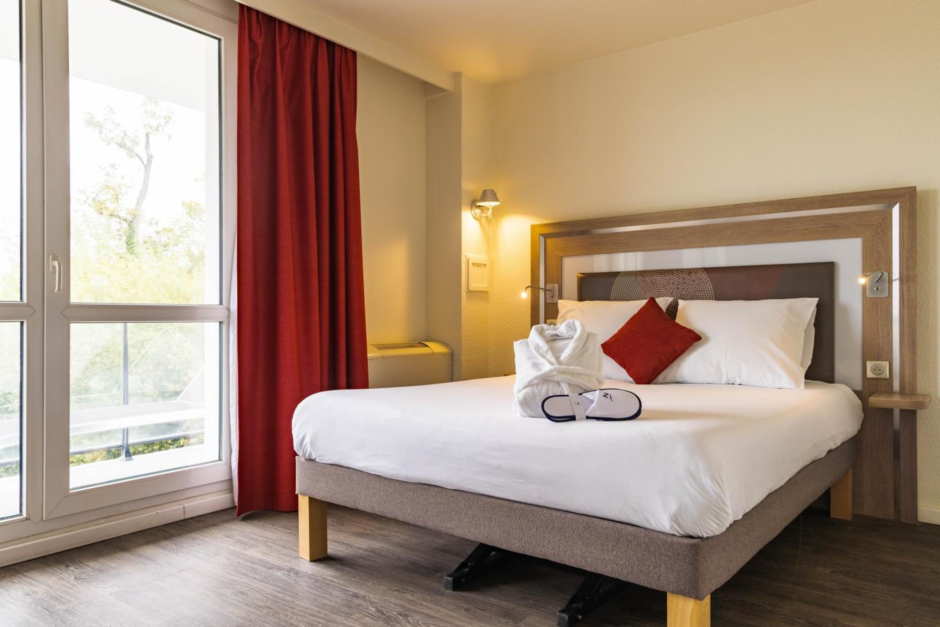 Suite with Double Bed and Balcony - Photo 14