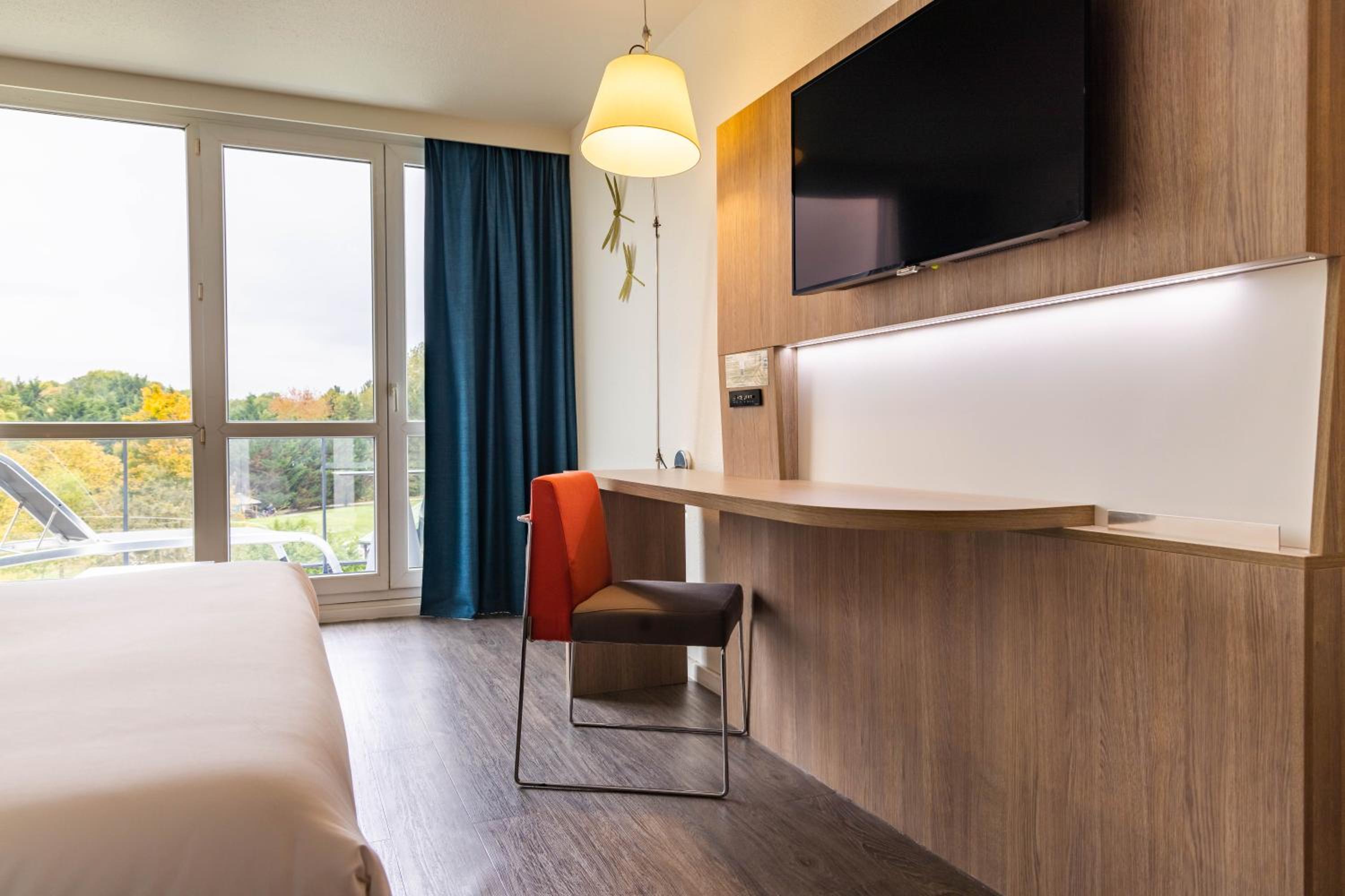 Superior Double Room with Sofa Bed and Golf Course View - Photo 8