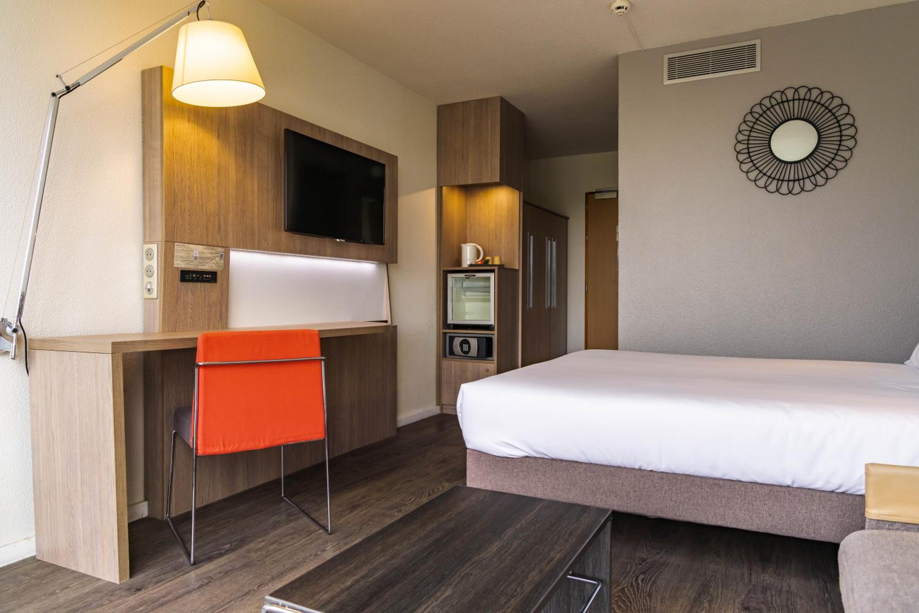 Superior Double Room with Sofa Bed and Golf Course View - Photo 9