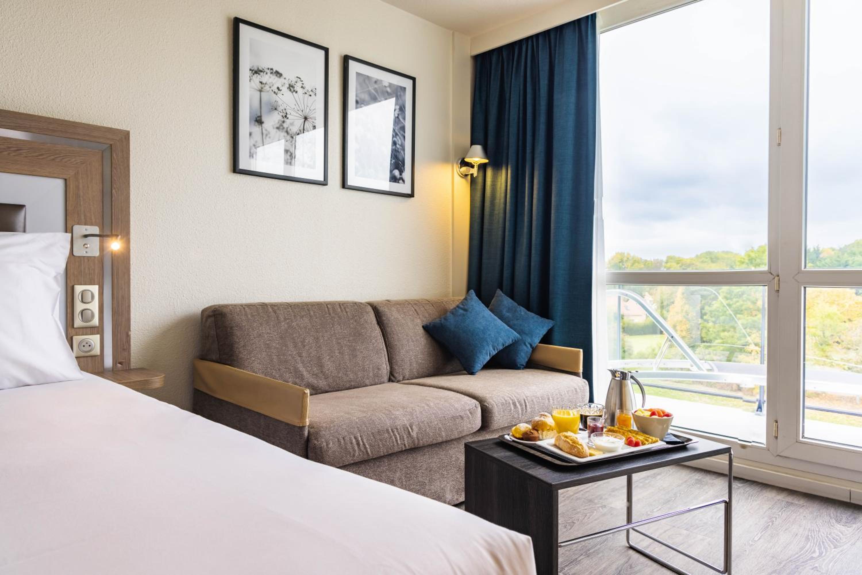 Standard Double Room with Sofa Bed and Balcony - Photo 5