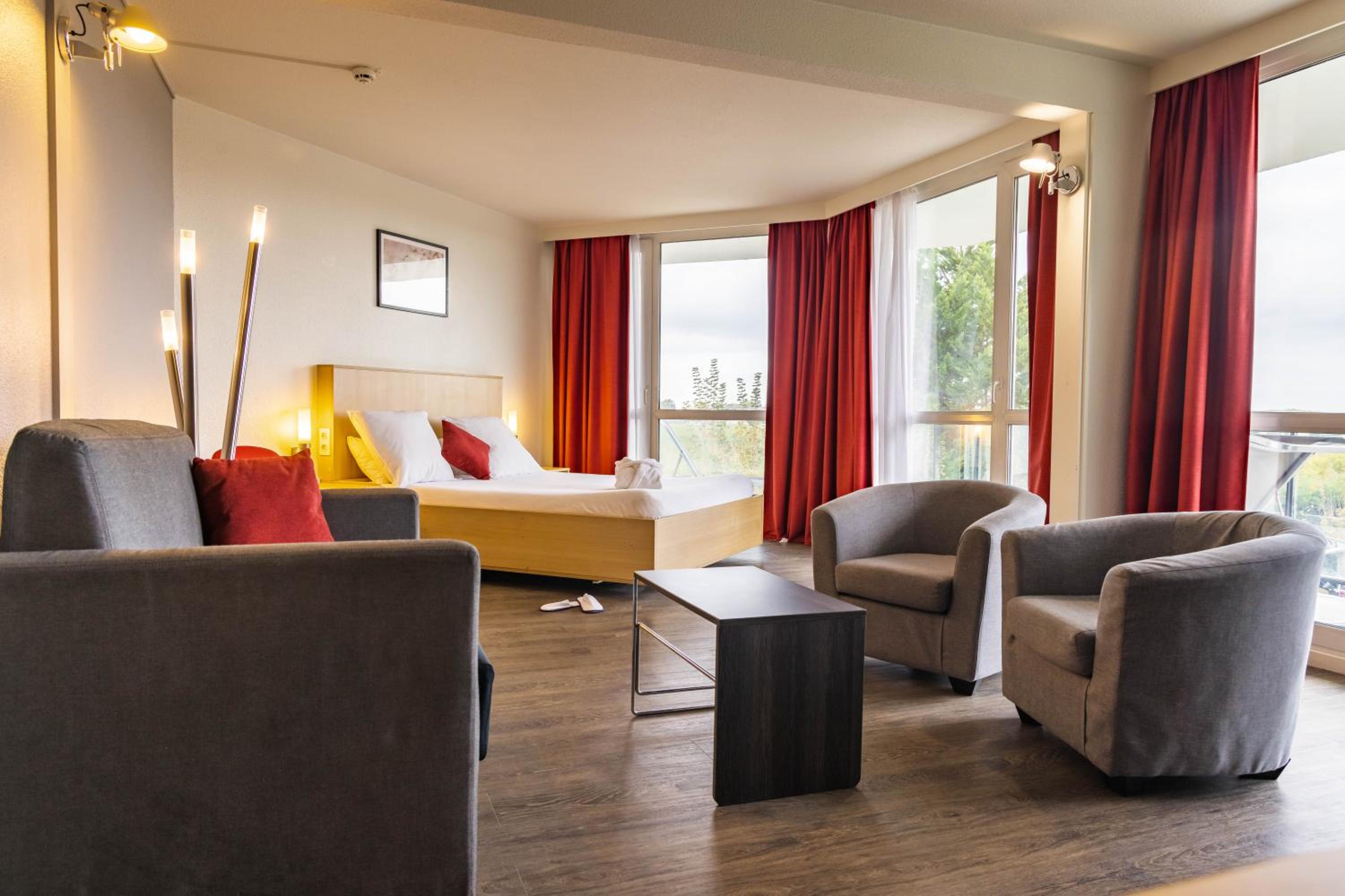 Suite with Double Bed and Balcony - Photo 7