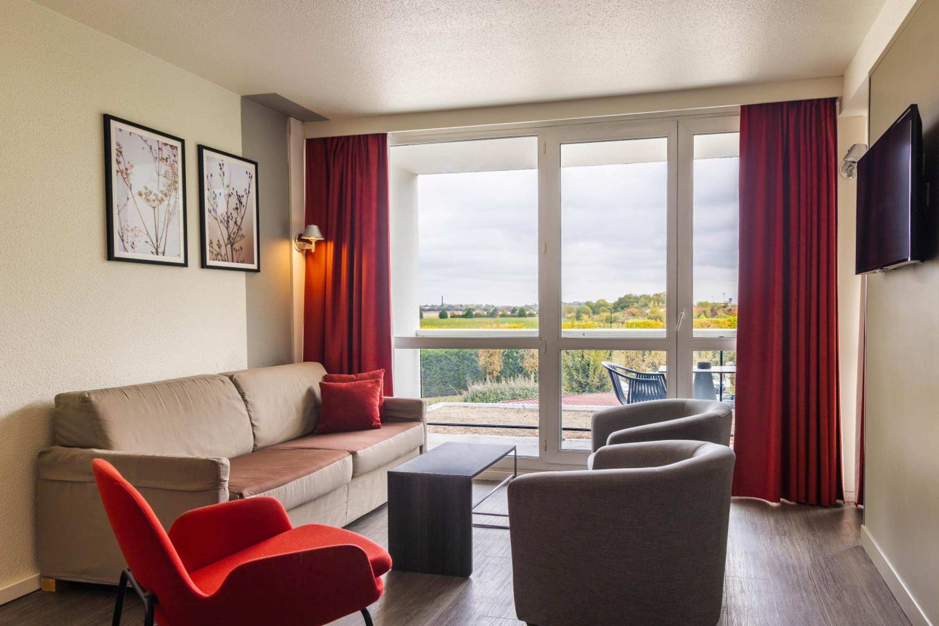 Suite with Double Bed and Balcony - Photo 11