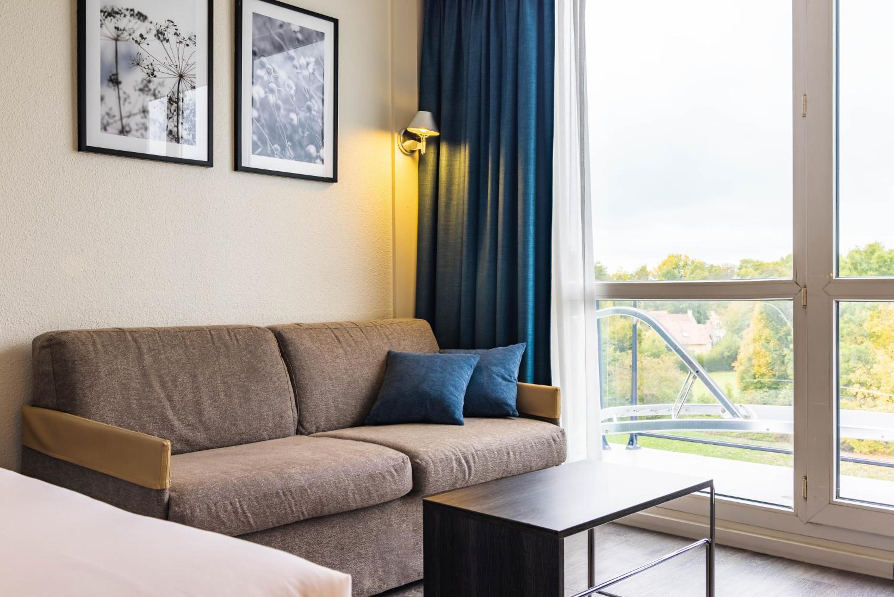 Superior Double Room with Sofa Bed and Golf Course View - Photo 6