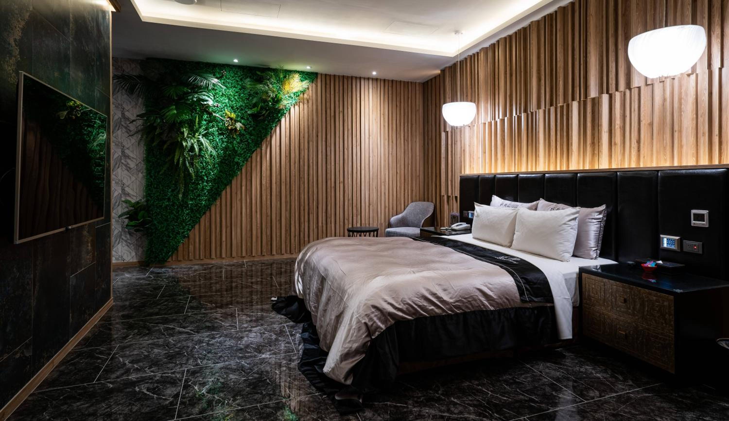 SLuxury Double Room - C(Check in after 21:00) - Photo 13