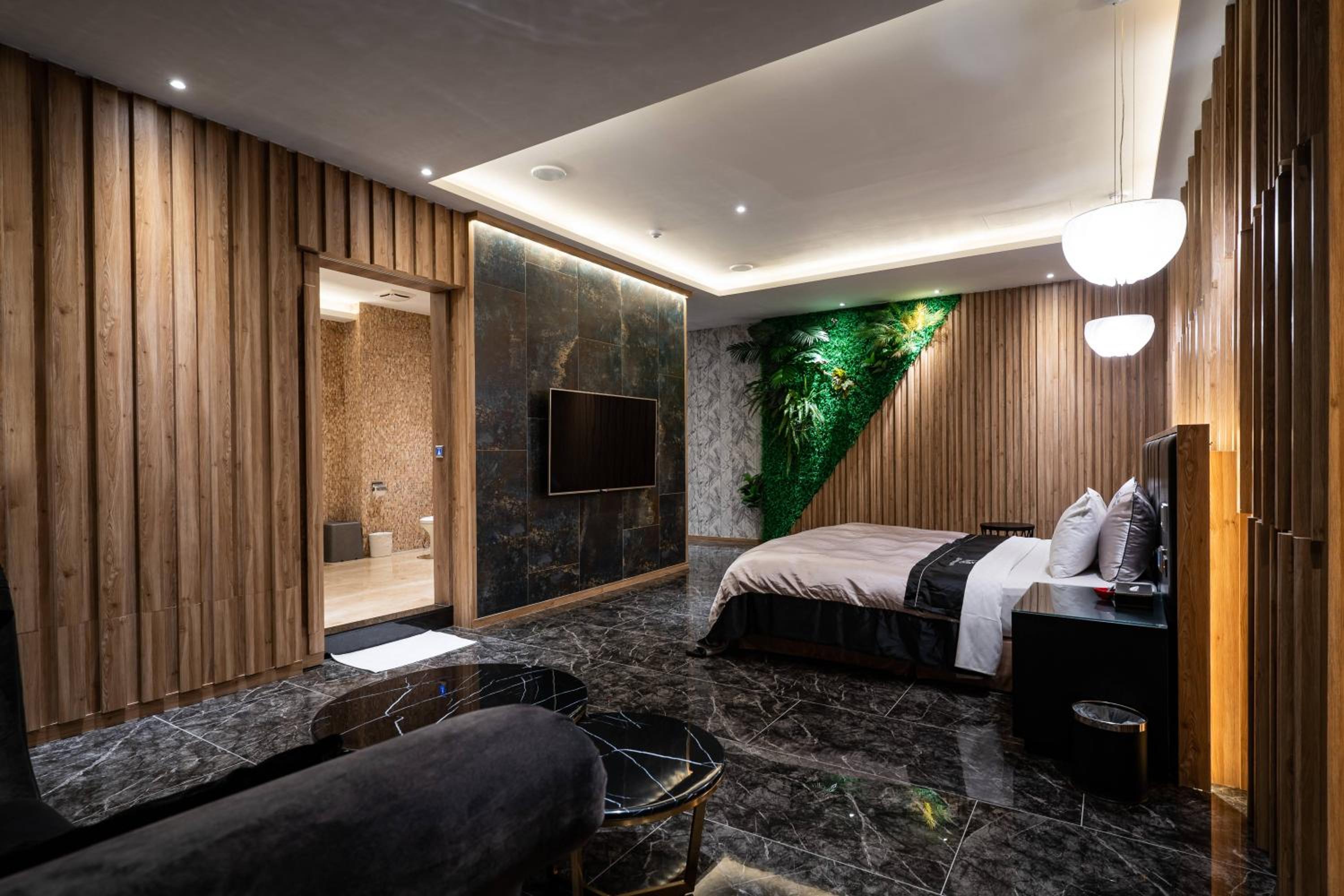 SLuxury Double Room - C(Check in after 21:00) - Photo 11