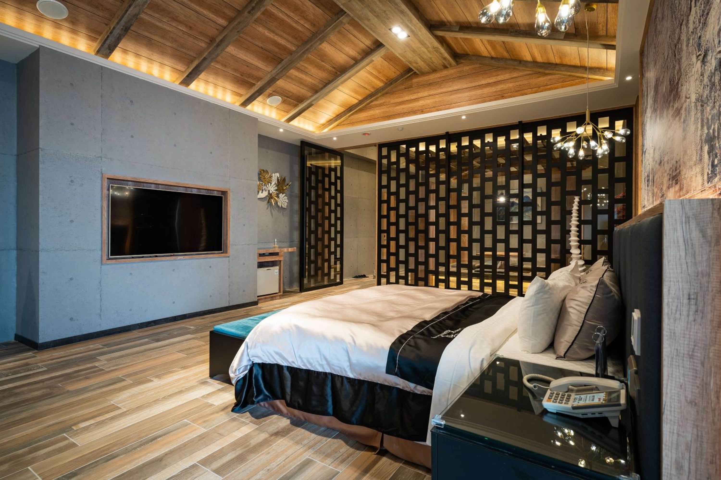 Deluxe Double Room (Check-in after 18:00) - Photo 8