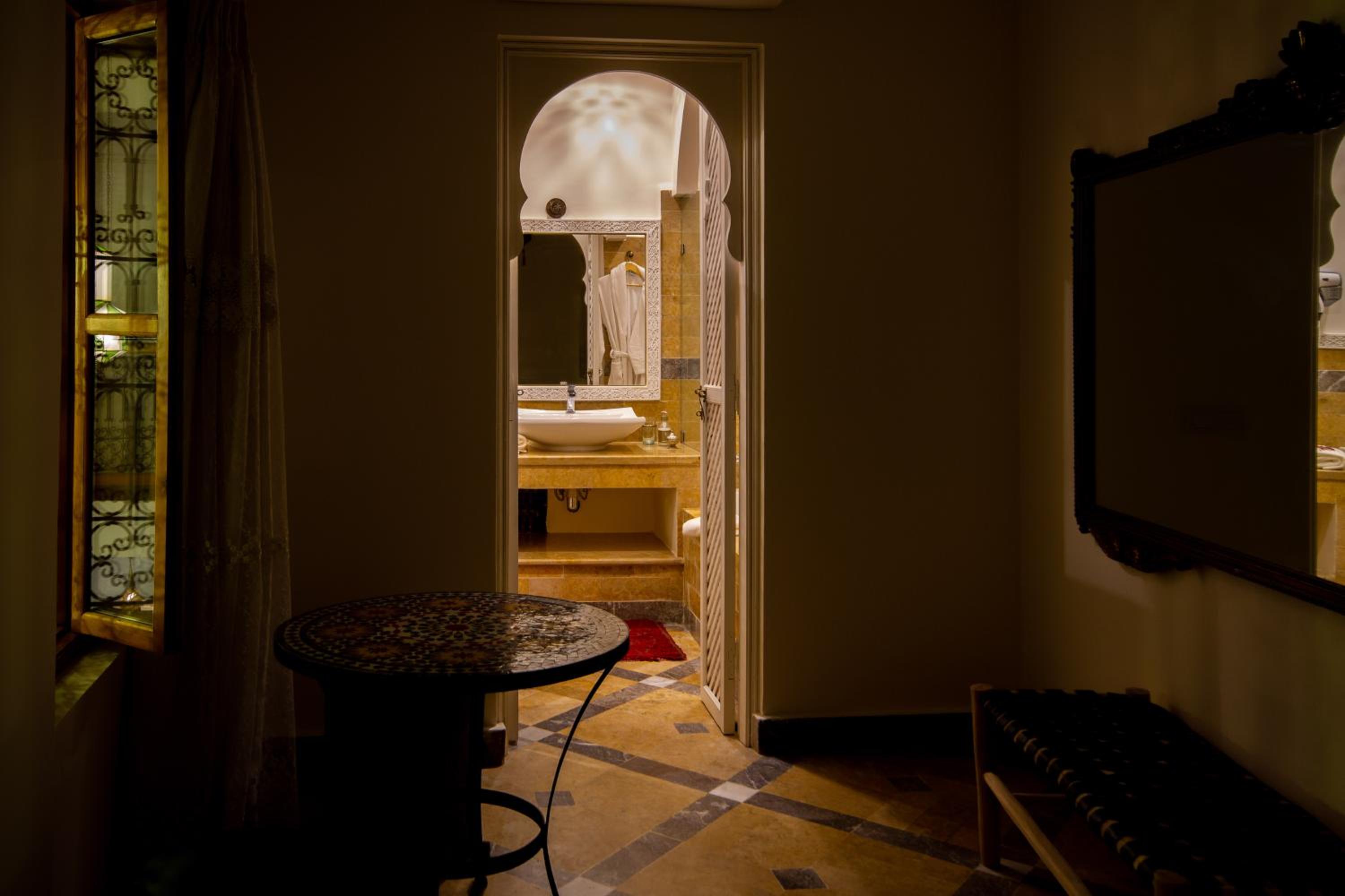 Deluxe Suite - Photo 9