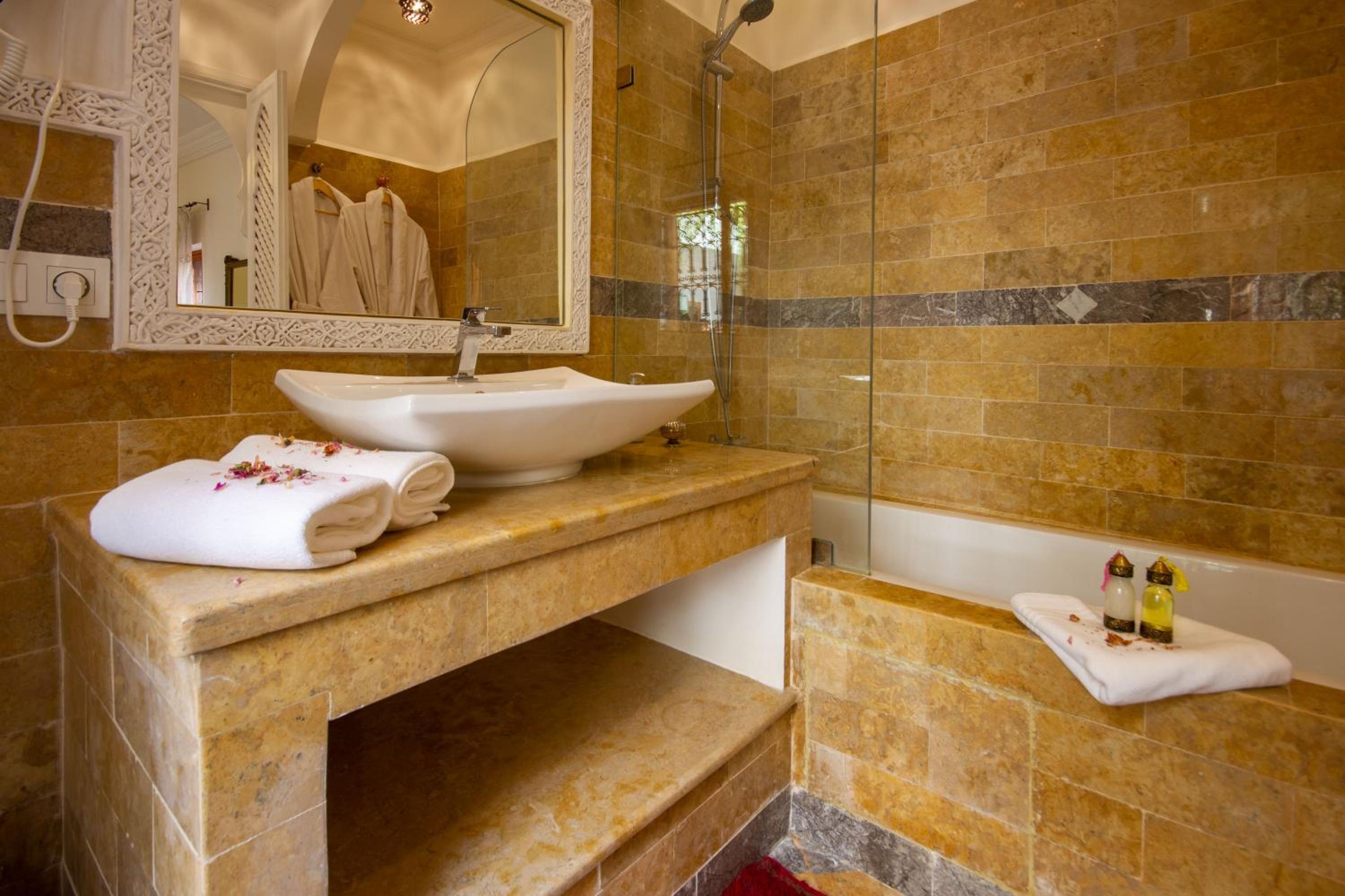 Deluxe Suite - Photo 10