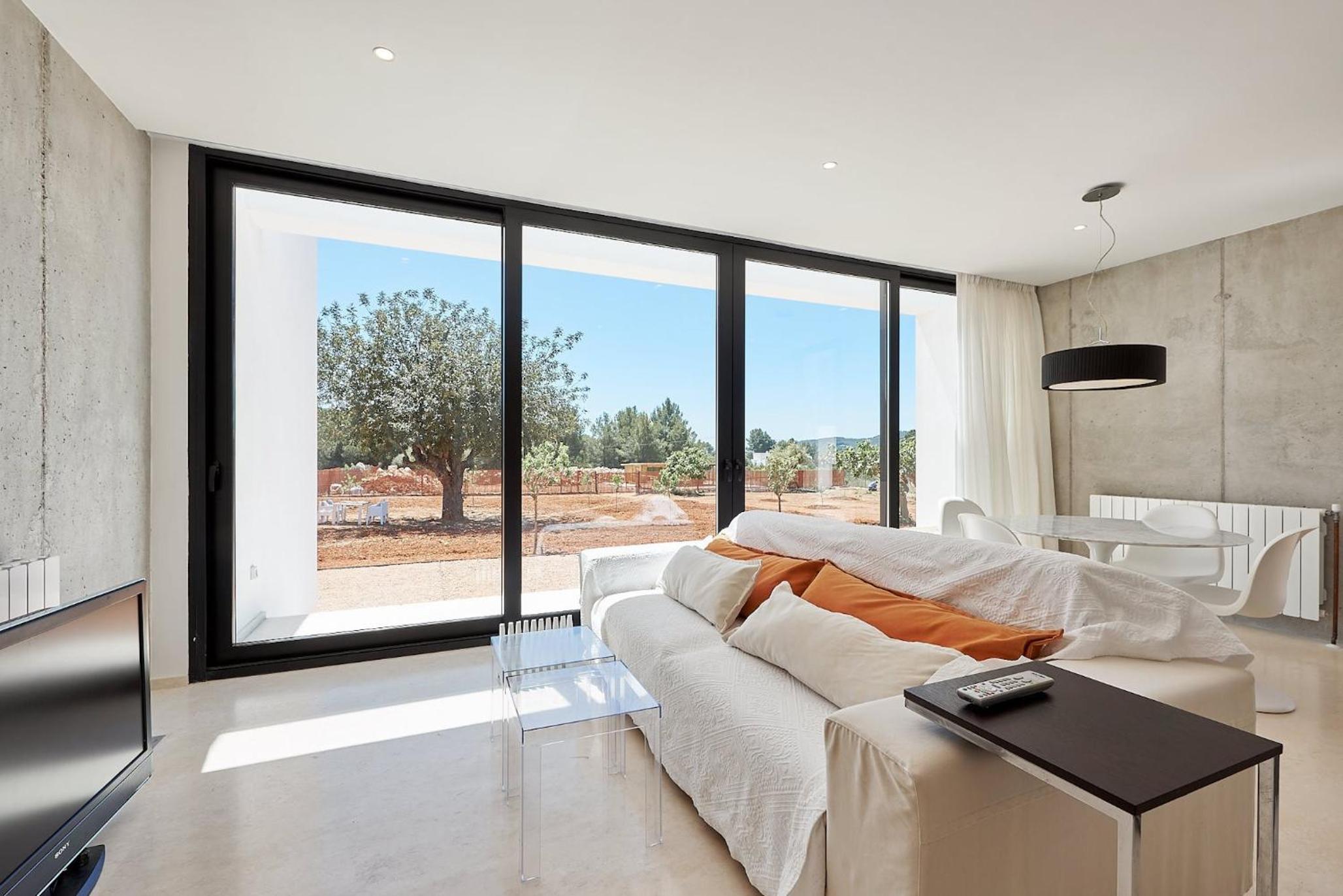 Eight-Bedroom Villa photo 3