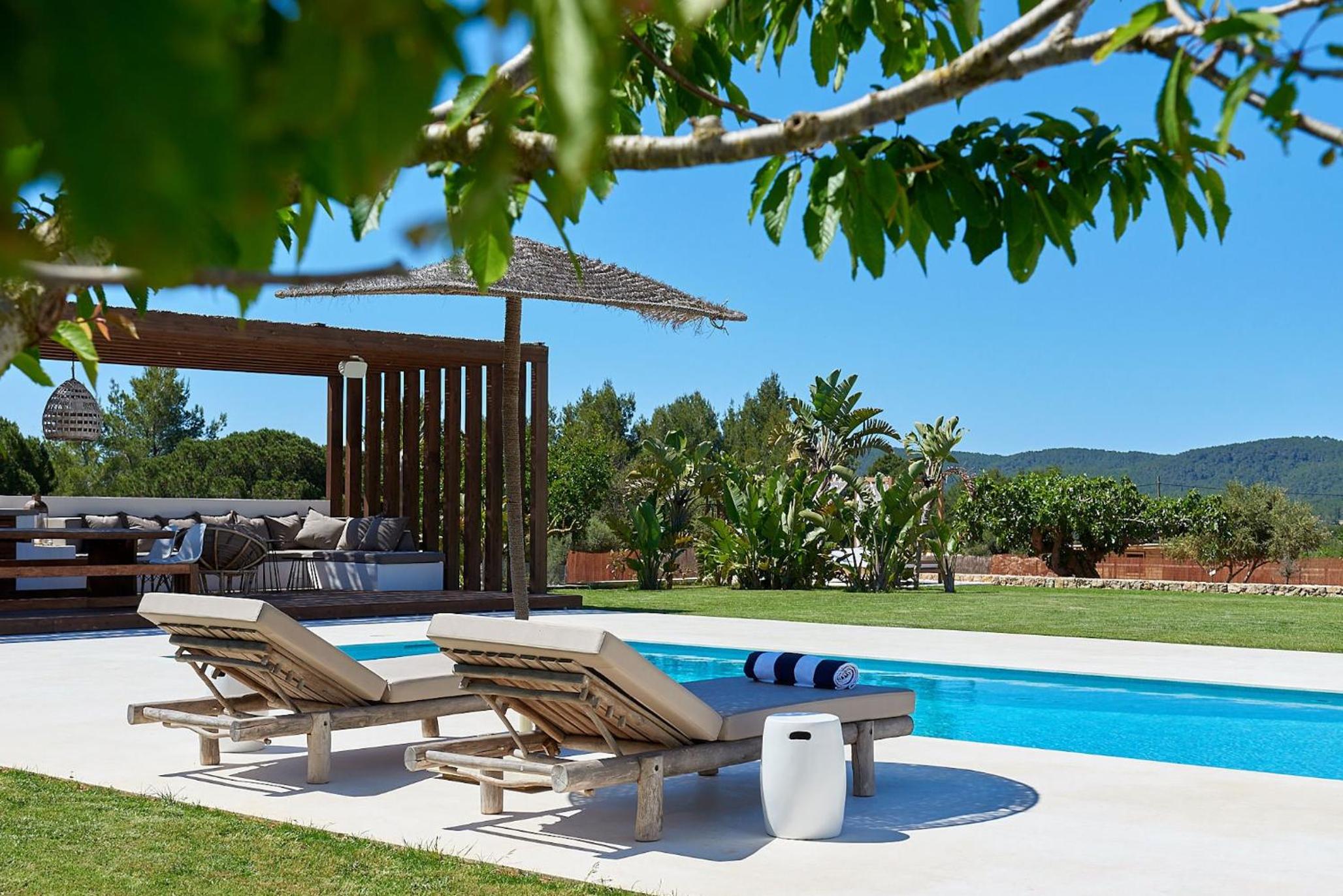 Eight-Bedroom Villa photo 2