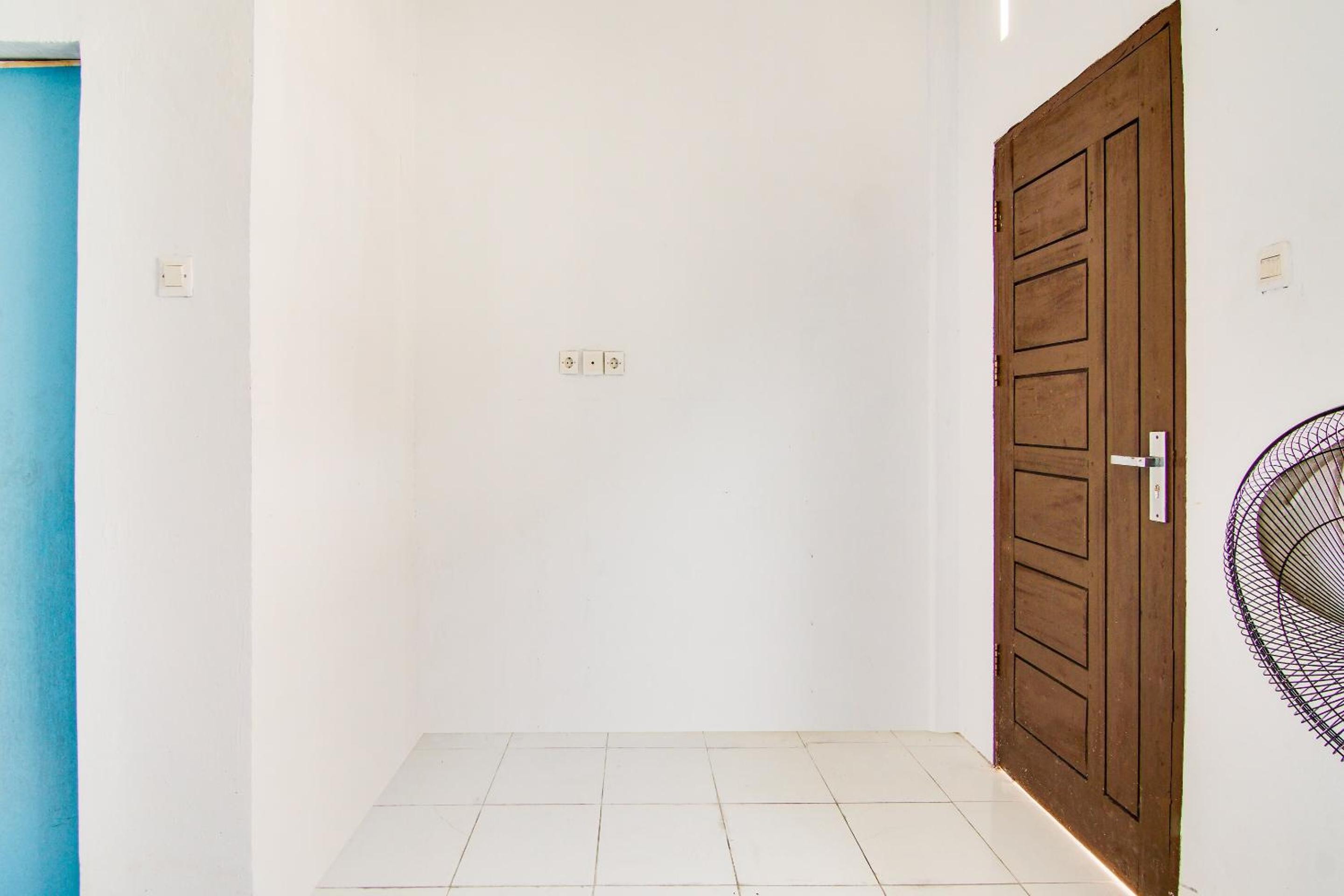 Budget Double Room - Photo 3