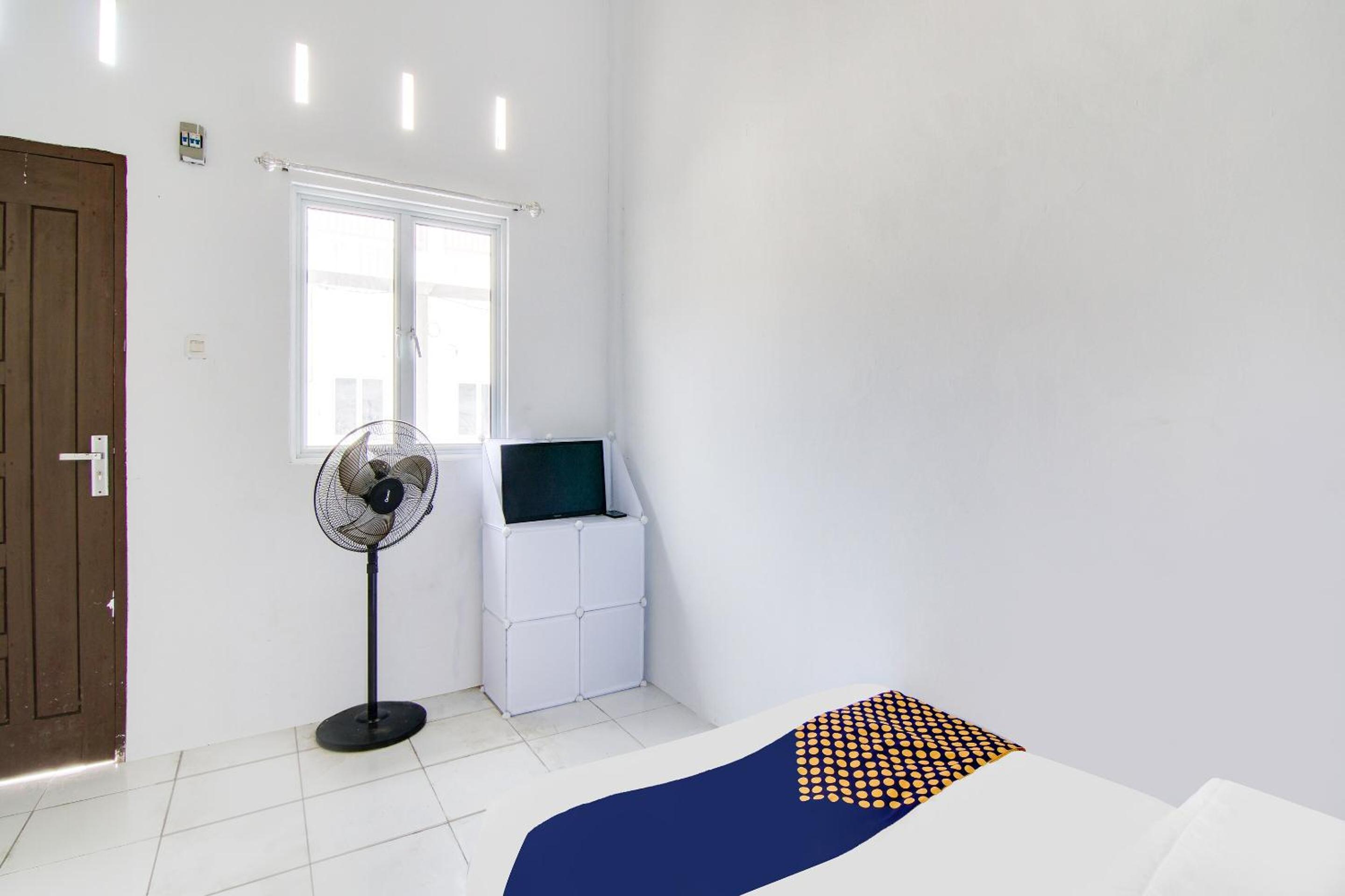 Budget Double Room - Photo 15