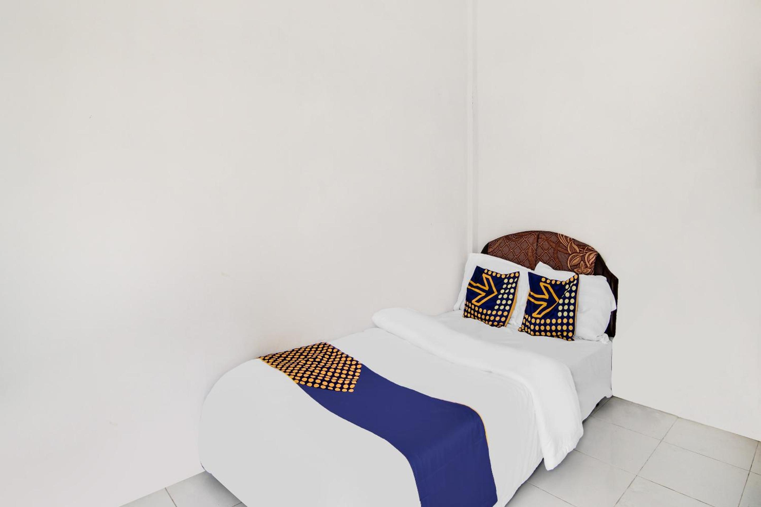 Budget Double Room - Photo 6