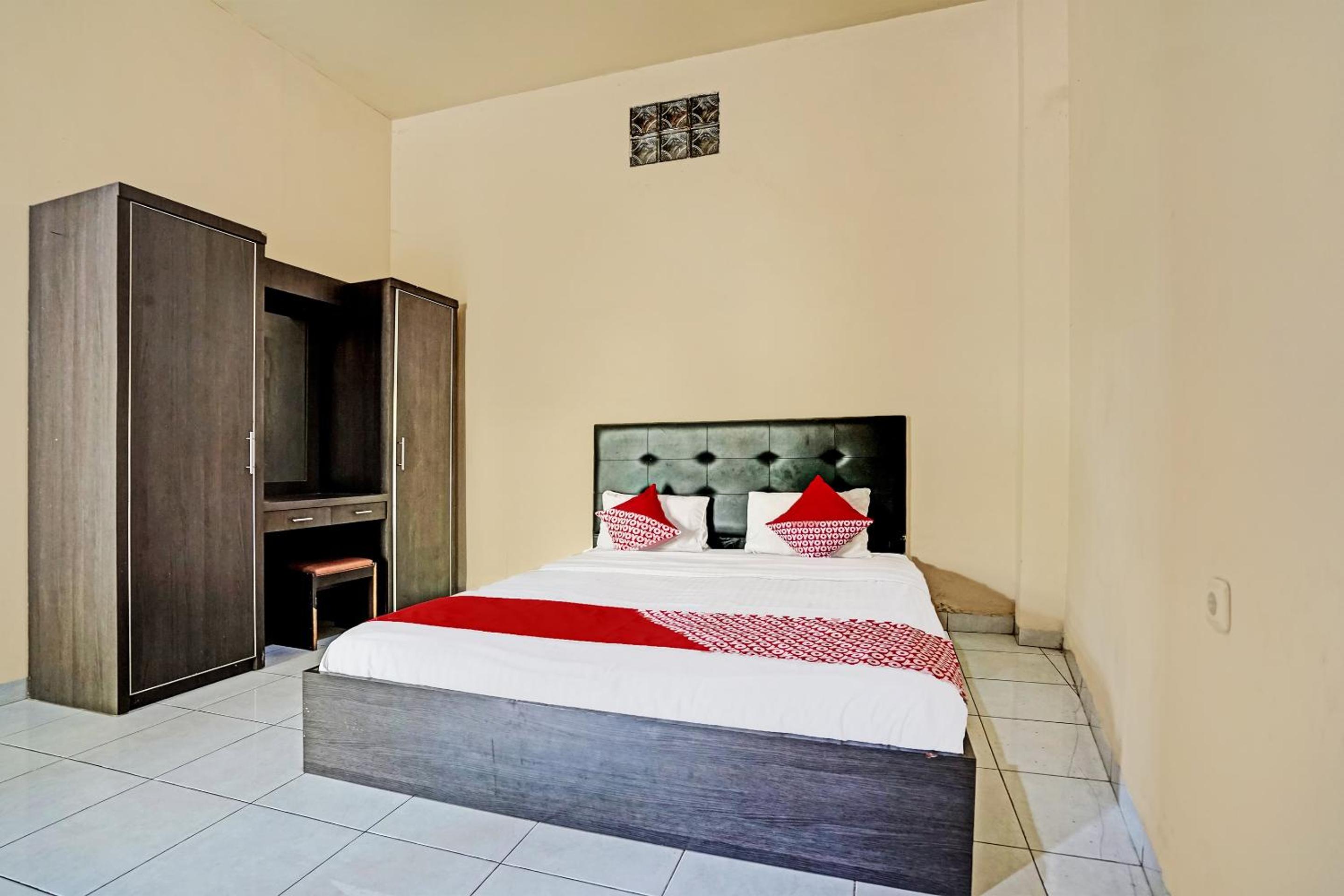 Deluxe King Room photo 1