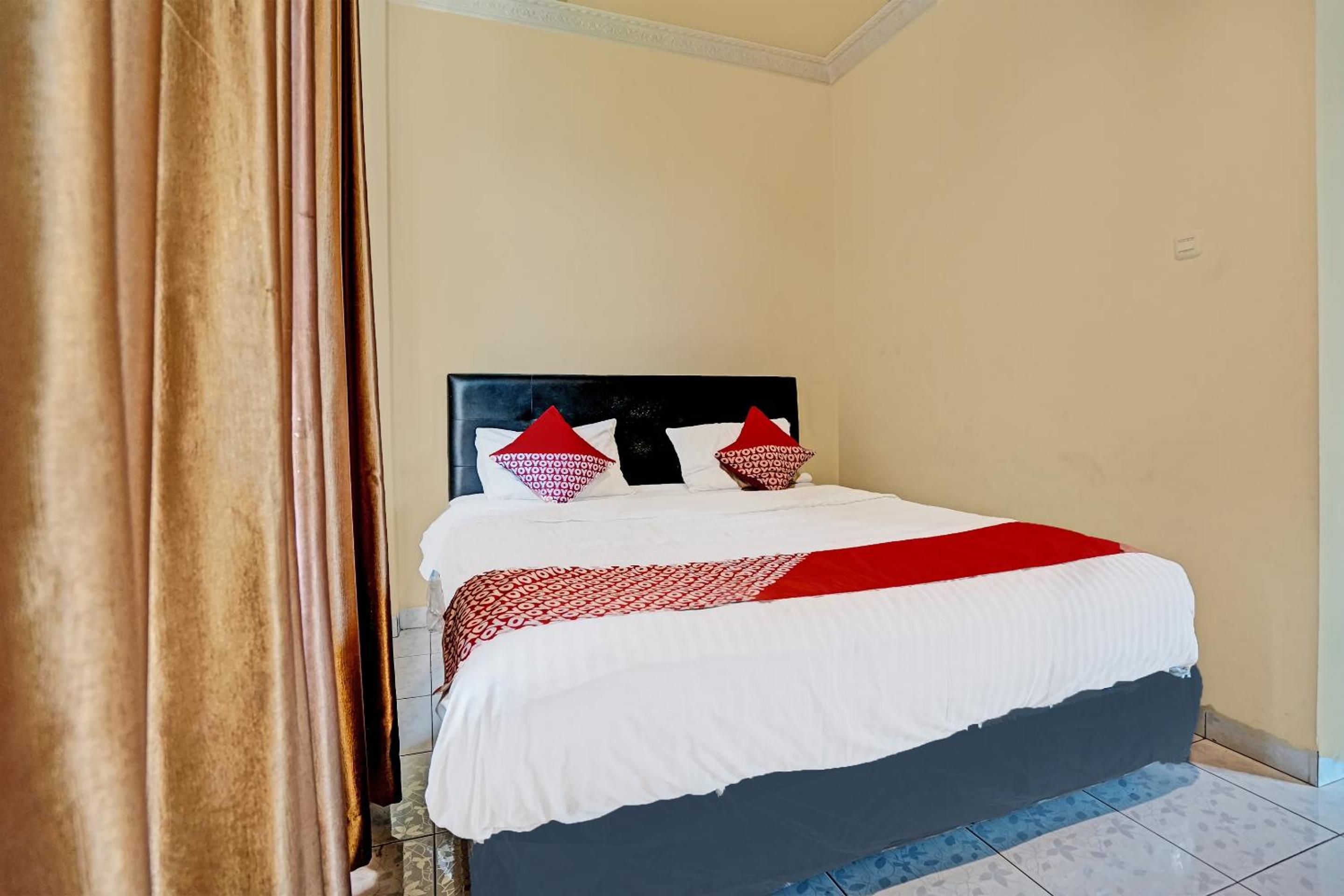 Deluxe King Room photo 2