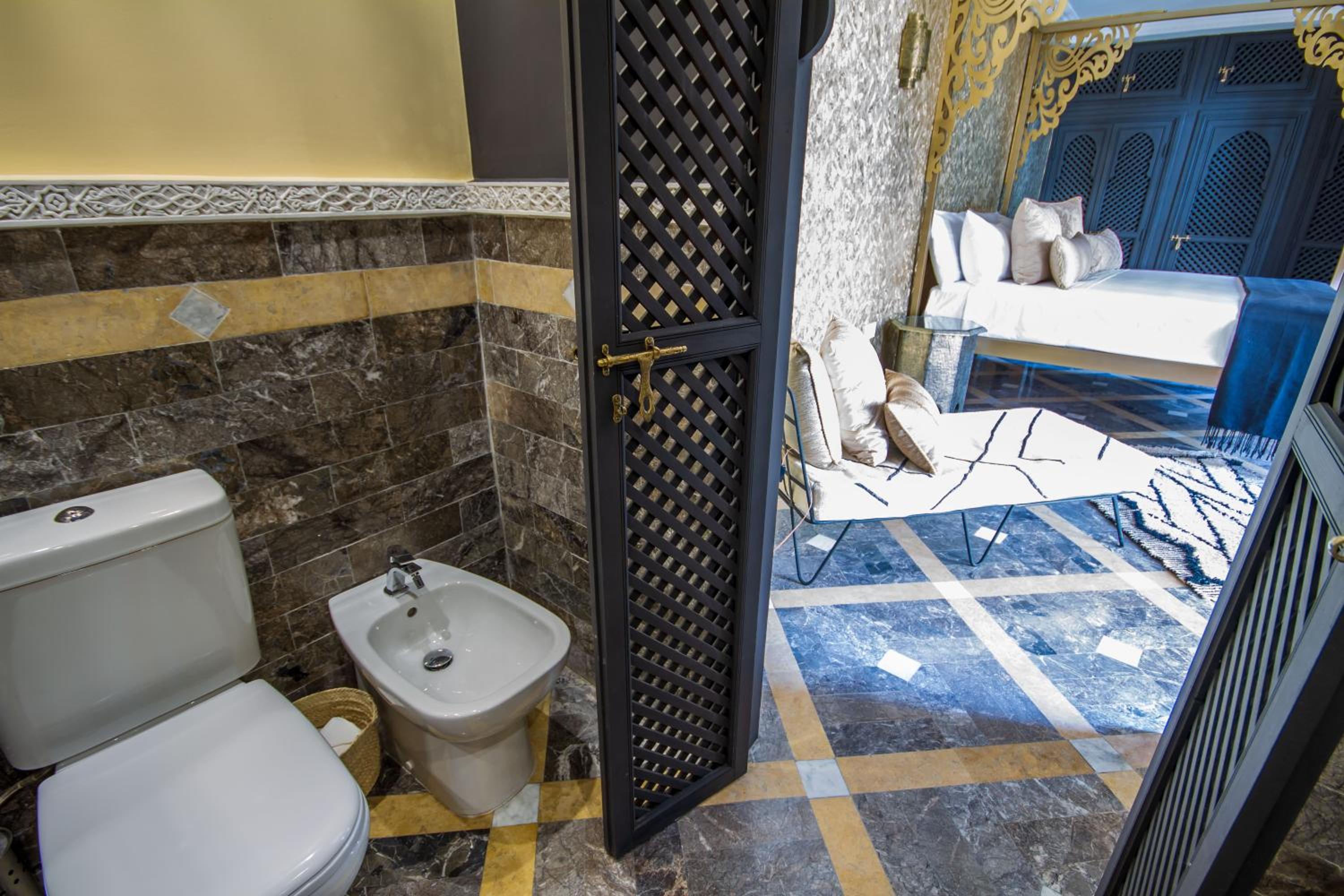 Deluxe King Suite - Photo 5