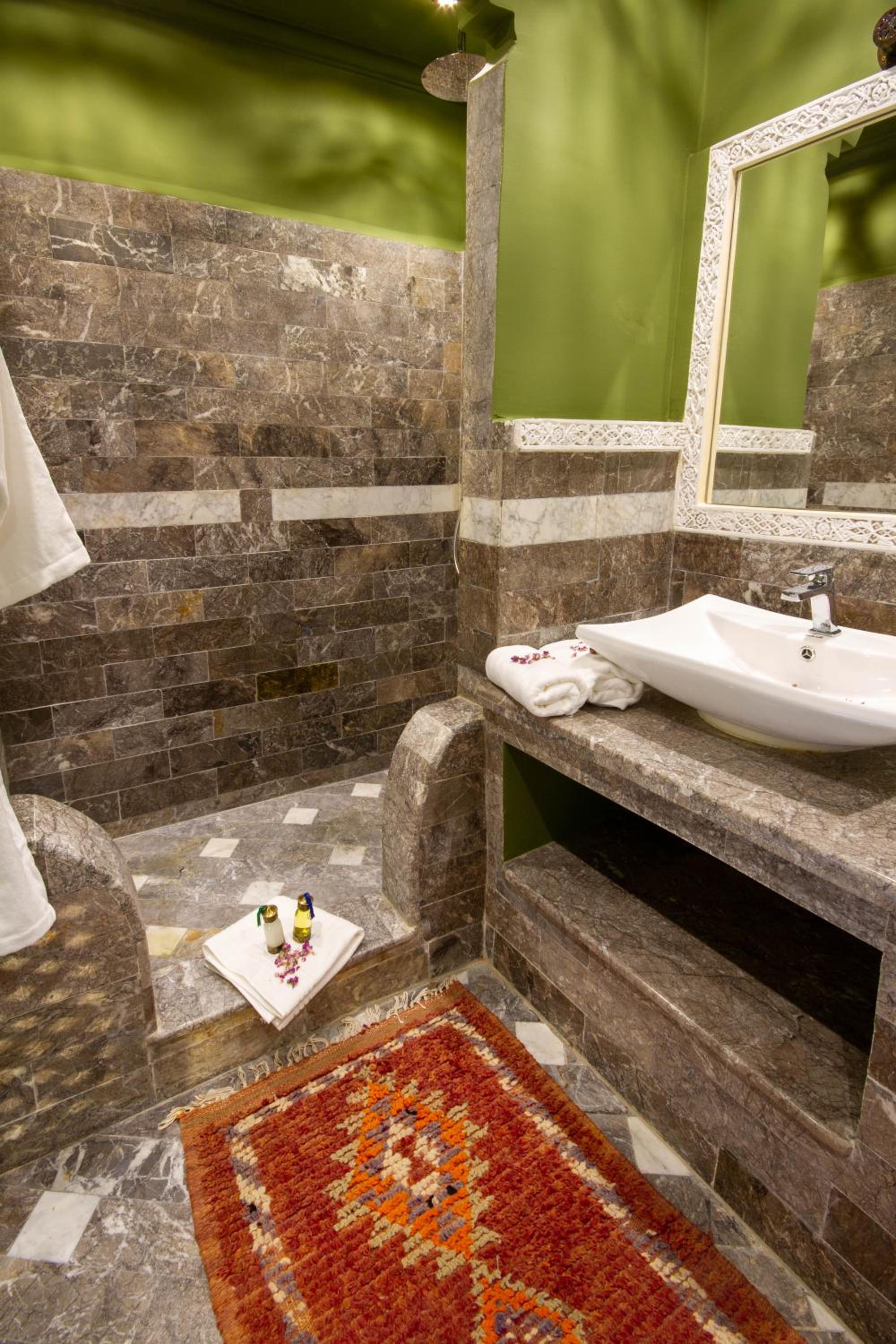 Deluxe Double or Twin Room - Photo 7