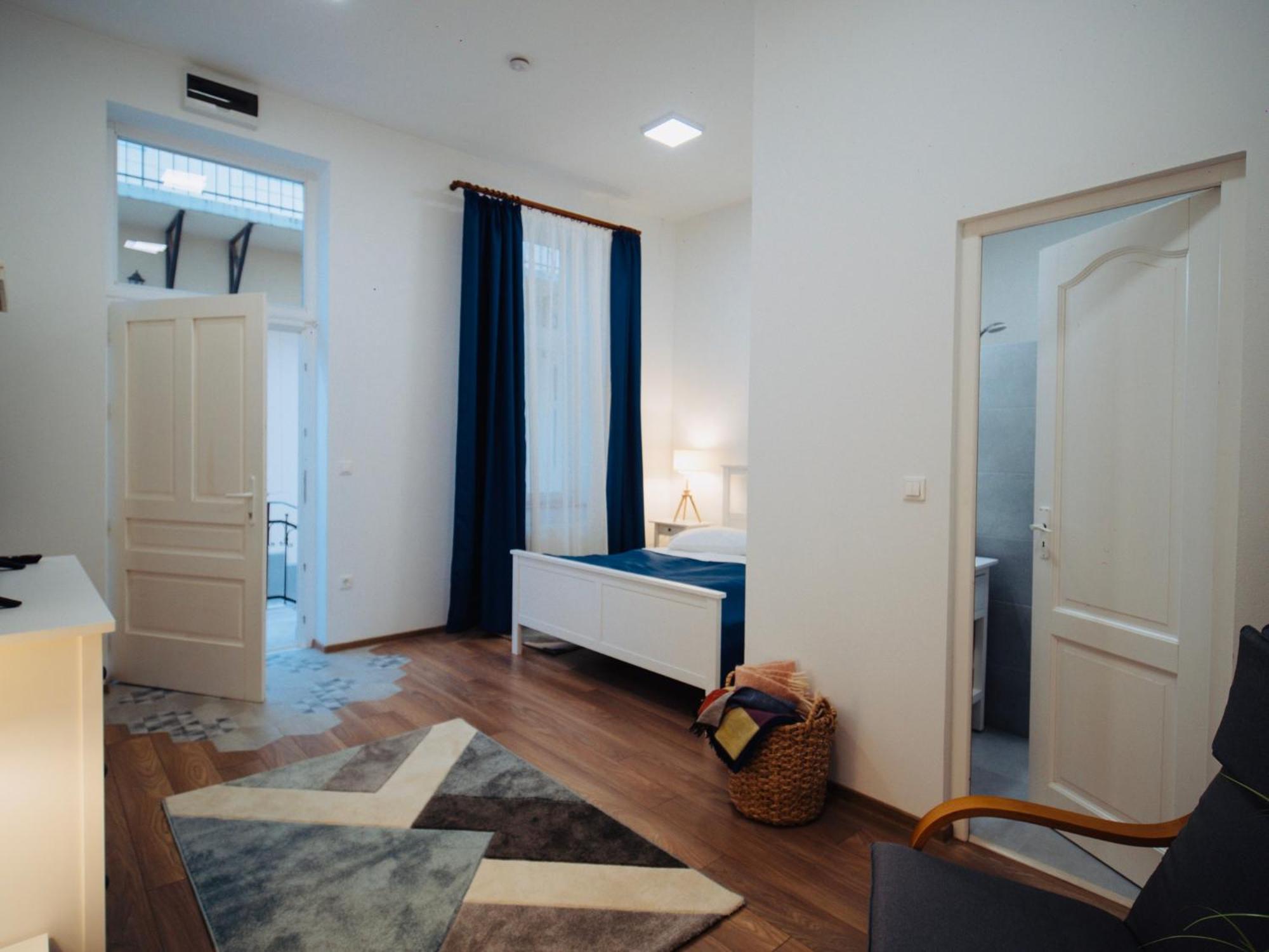 Standard Double Room - Photo 11