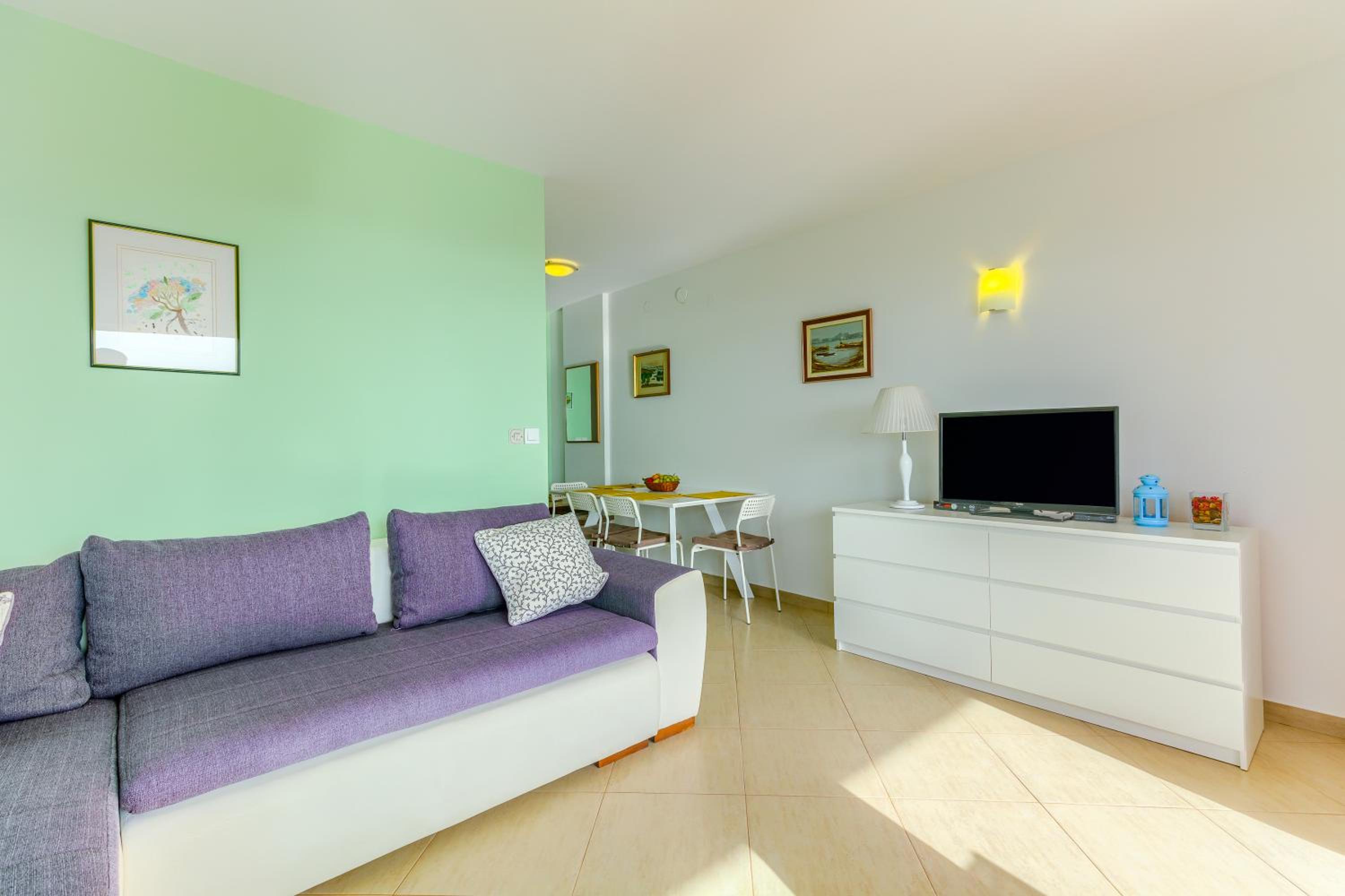 One-Bedroom Apartment photo 2