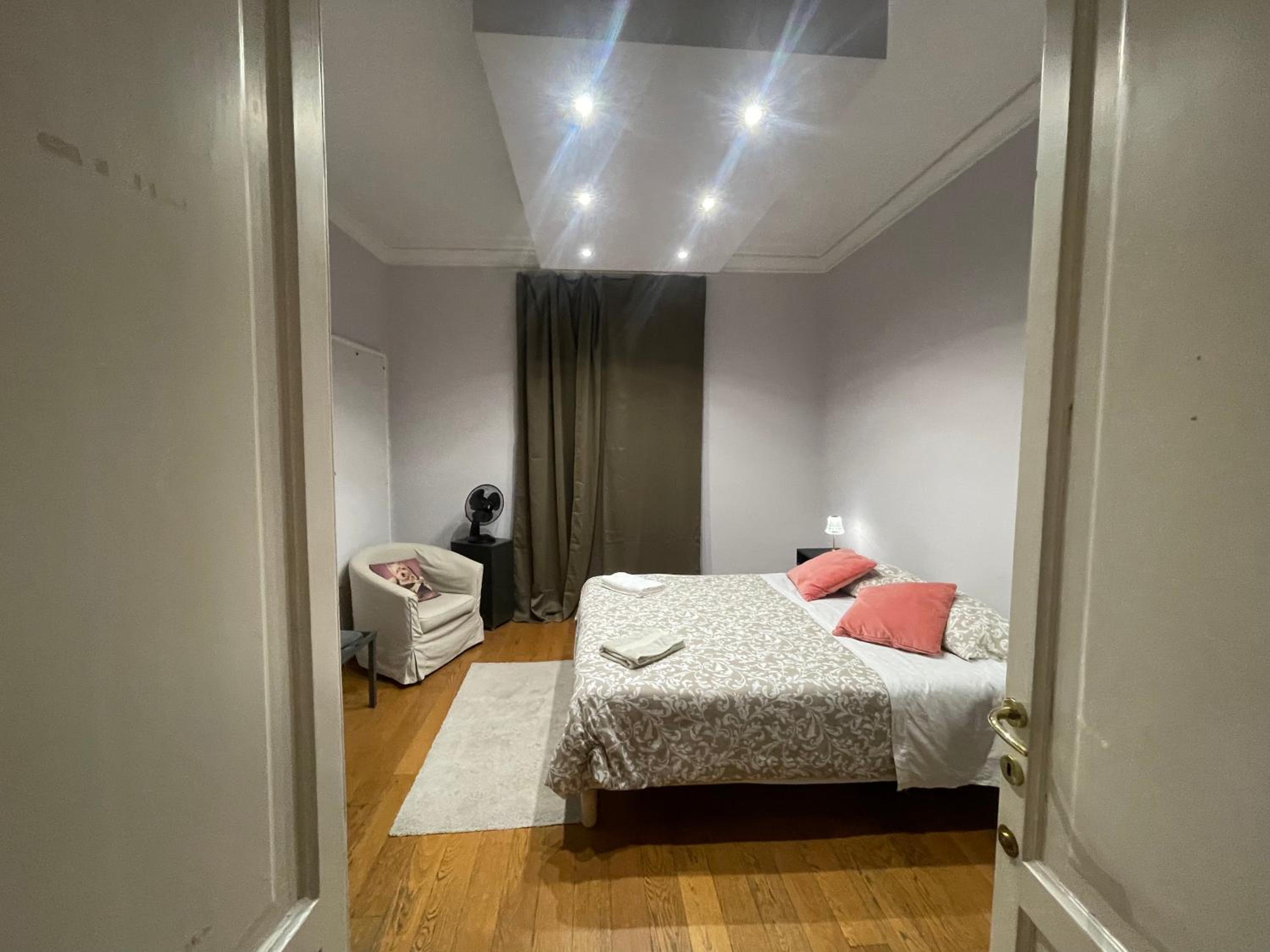 Large Double Room photo 2