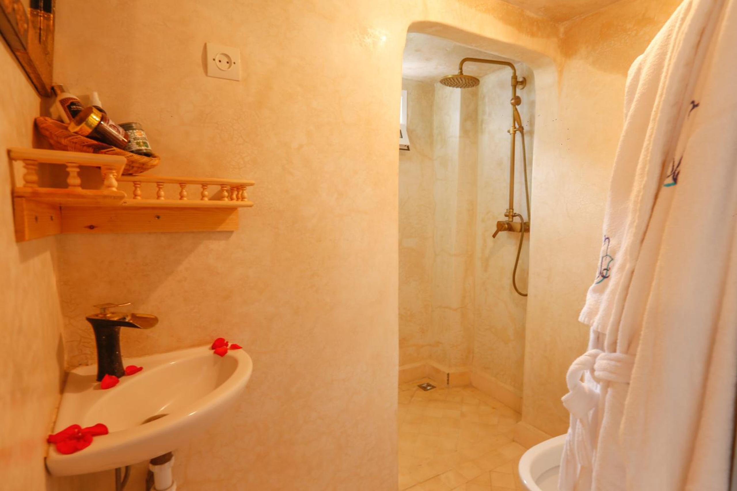Double Room with Private Bathroom photo 3